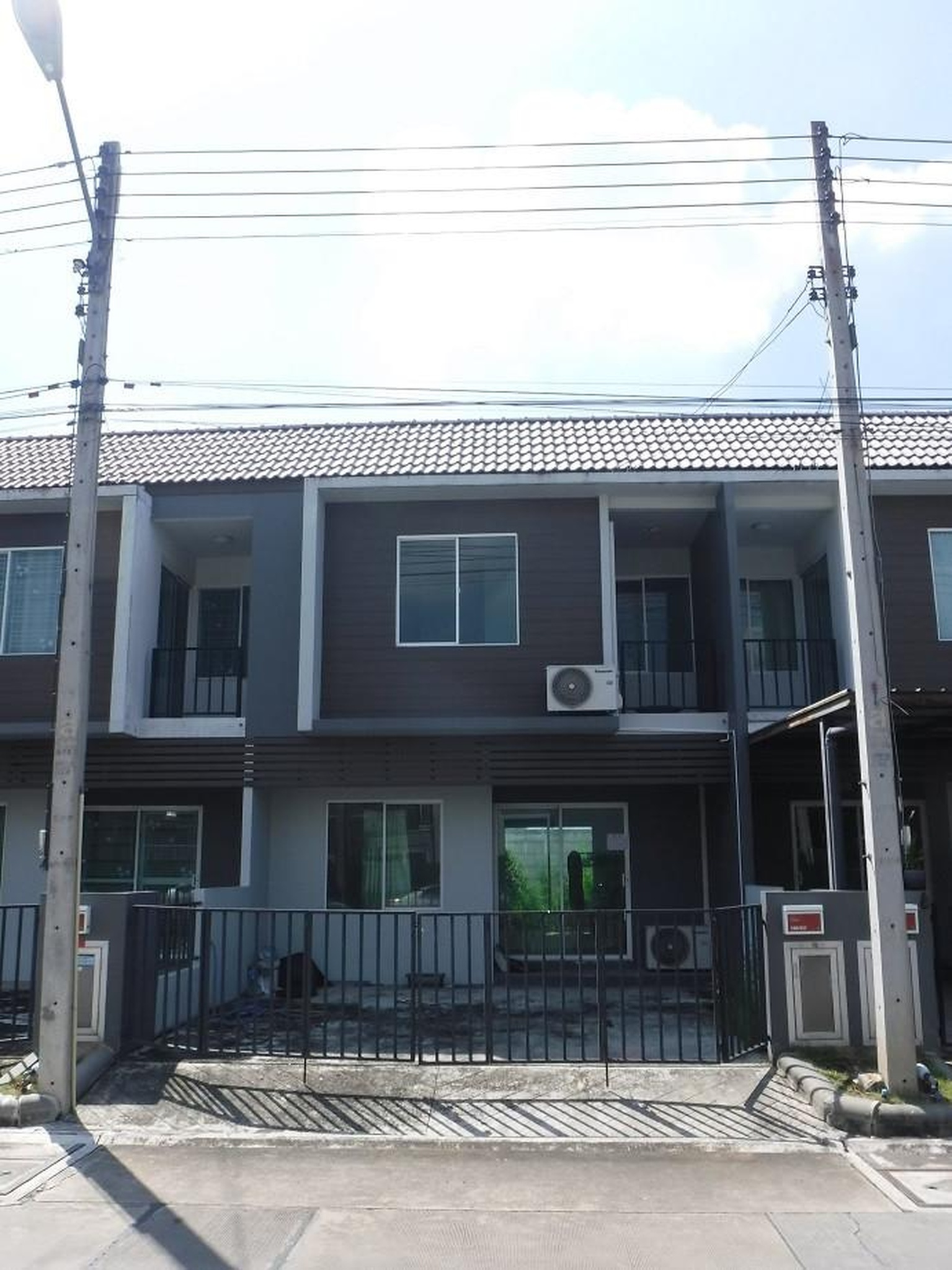 ทรัพย์สถาบันโดย GHB ทาวน์เฮาส์ เดอะ คัลเลอร์ส รังสิต-คลอง 4 (The Colors Rangsit-Klong 4)