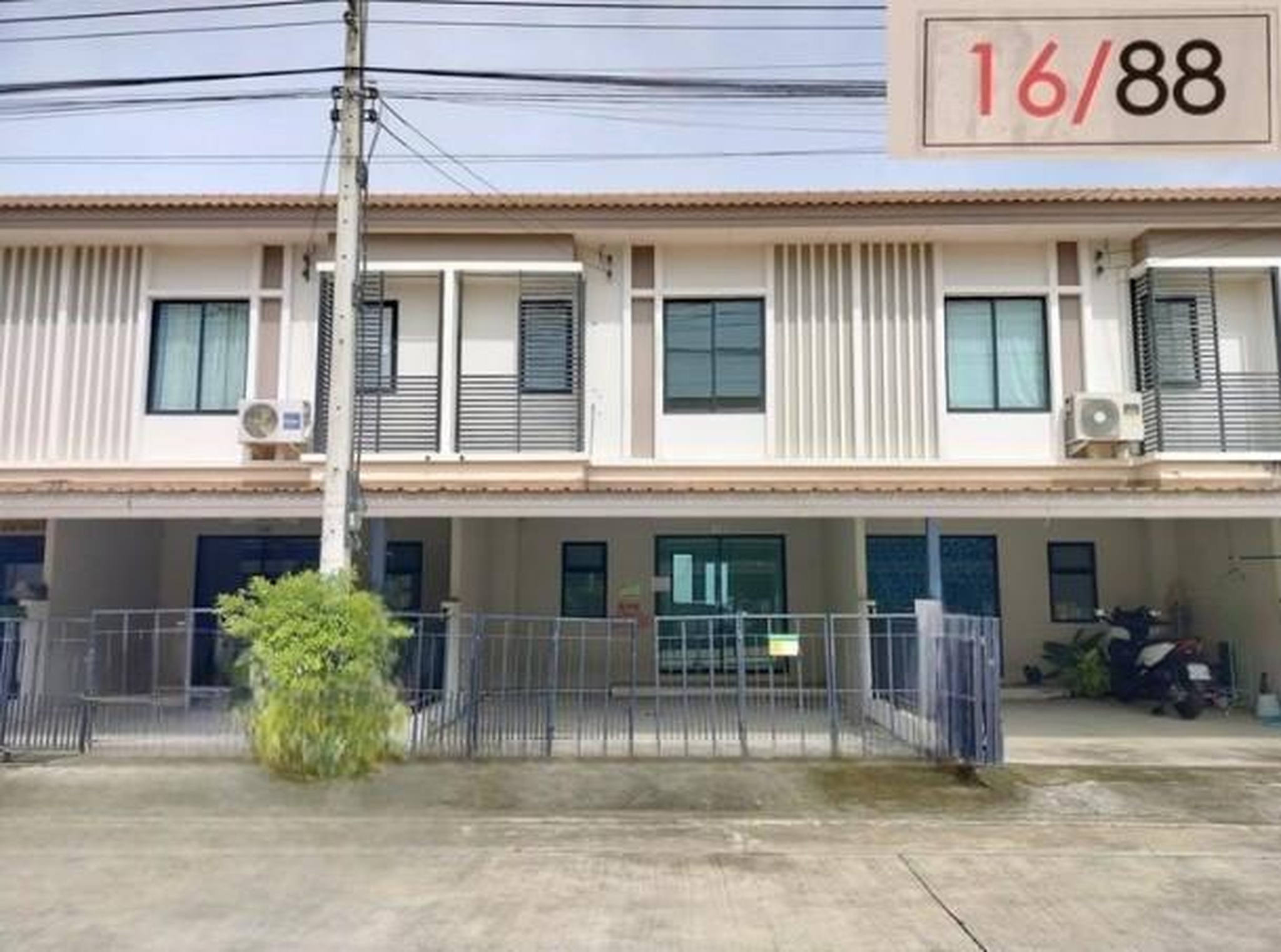 ทรัพย์สถาบันโดย GHB ทาวน์เฮาส์ กานดา เพลส ลำลูกกา คลอง 6 (Kanda Place Lamlukka Klong 6)