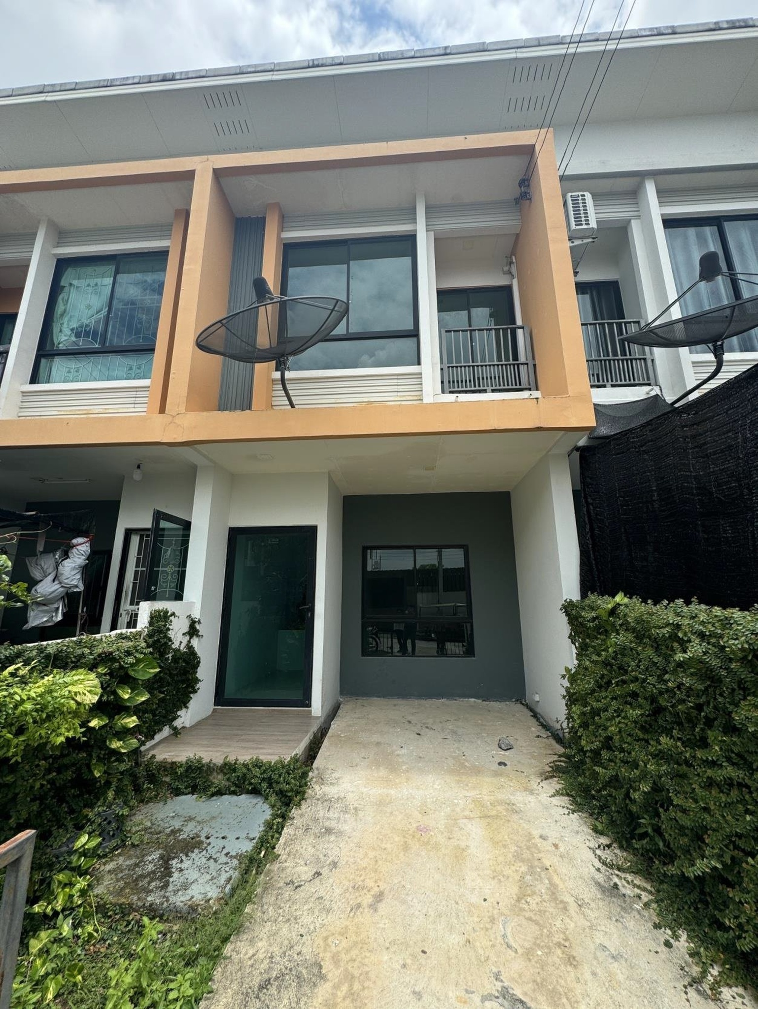 ทรัพย์สถาบันโดย SCB ทาวน์เฮาส์ สิรารมย์ พลัส บางนา กม.29 (Sirarom Plus Bangna Km.29)