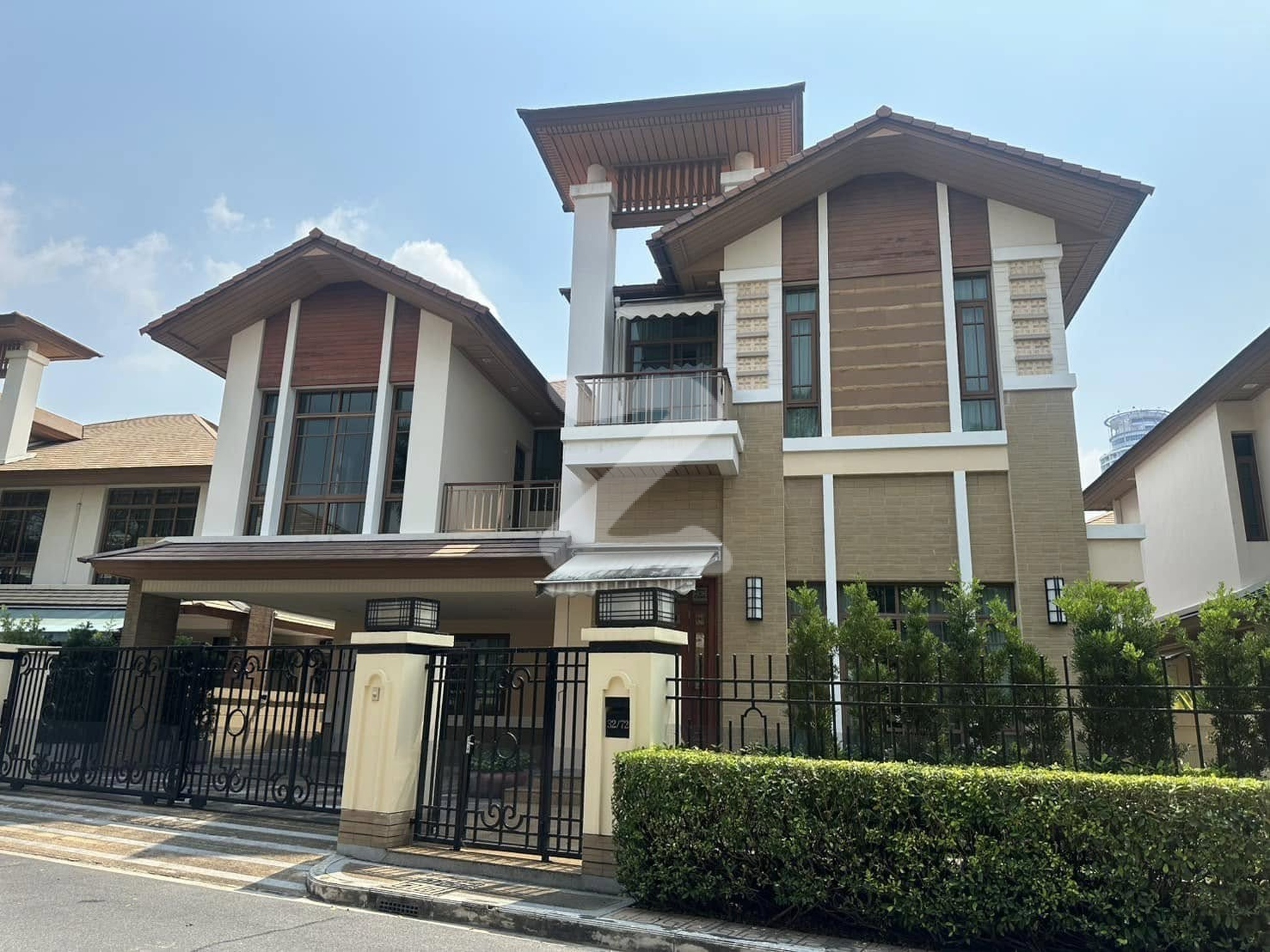 📣ขายหมู่บ้านทำเลทองเจ้าของขายเอง หมู่บ้าน แสนสิริ สุขุมวิท67 🏠ฟังก์ชั่นบ้าน แบบบ้าน: บ้าน 3 ชั้น       : เจ้าของขายเอง (งดรับนายหน้า)