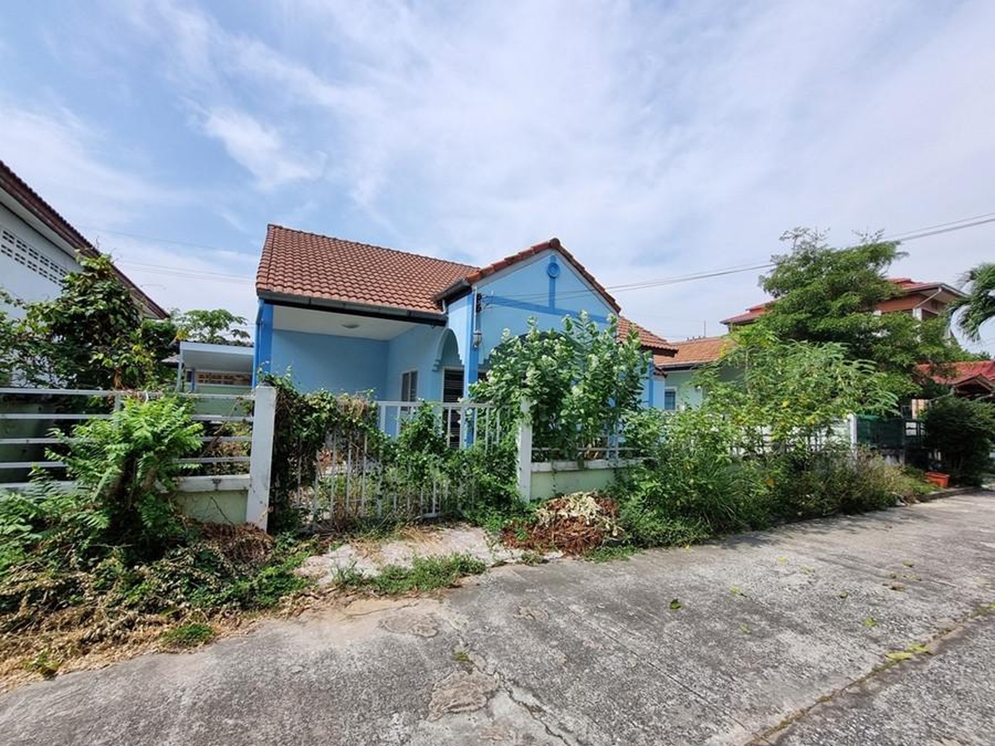 ทรัพย์สถาบันโดย GHB บ้านเดี่ยว แกรนด์วิวเฮ้าส์ (Golden Village Ban Chang)