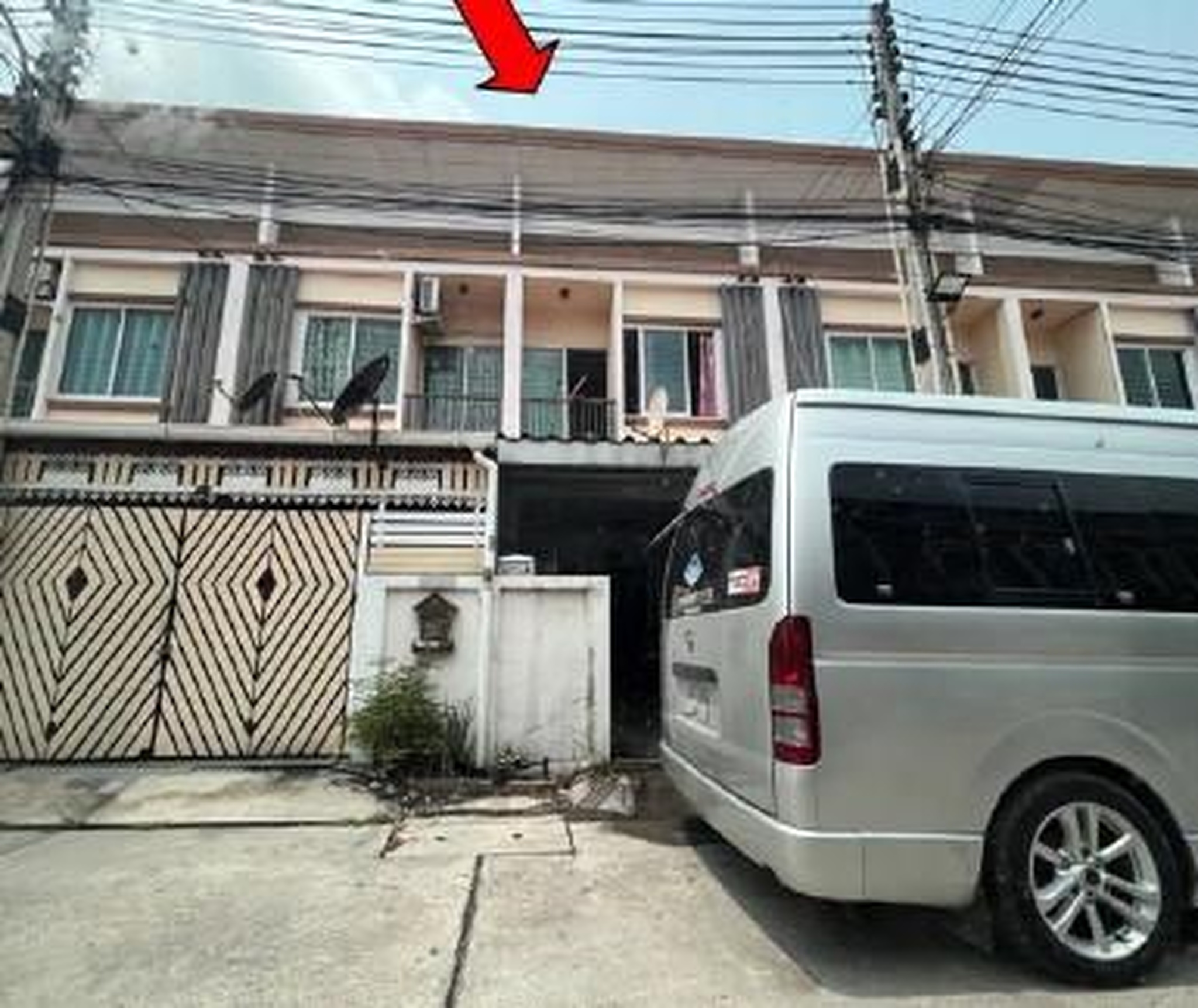 ทรัพย์สถาบันโดย GHB ทาวน์เฮาส์ เดอะทาวน์ พลัส