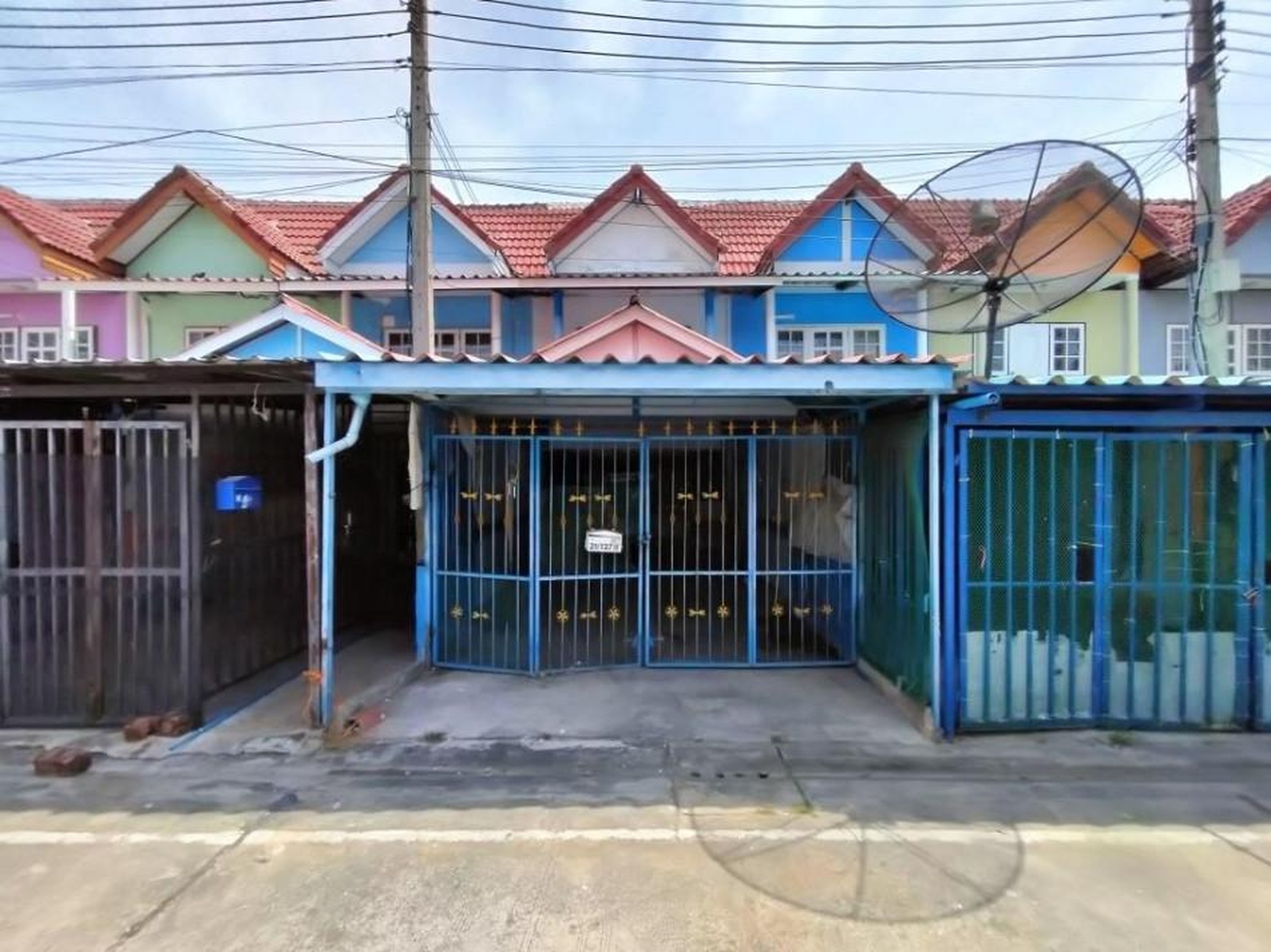 ทรัพย์สถาบันโดย GHB ทาวน์เฮาส์ โชคบุญมี