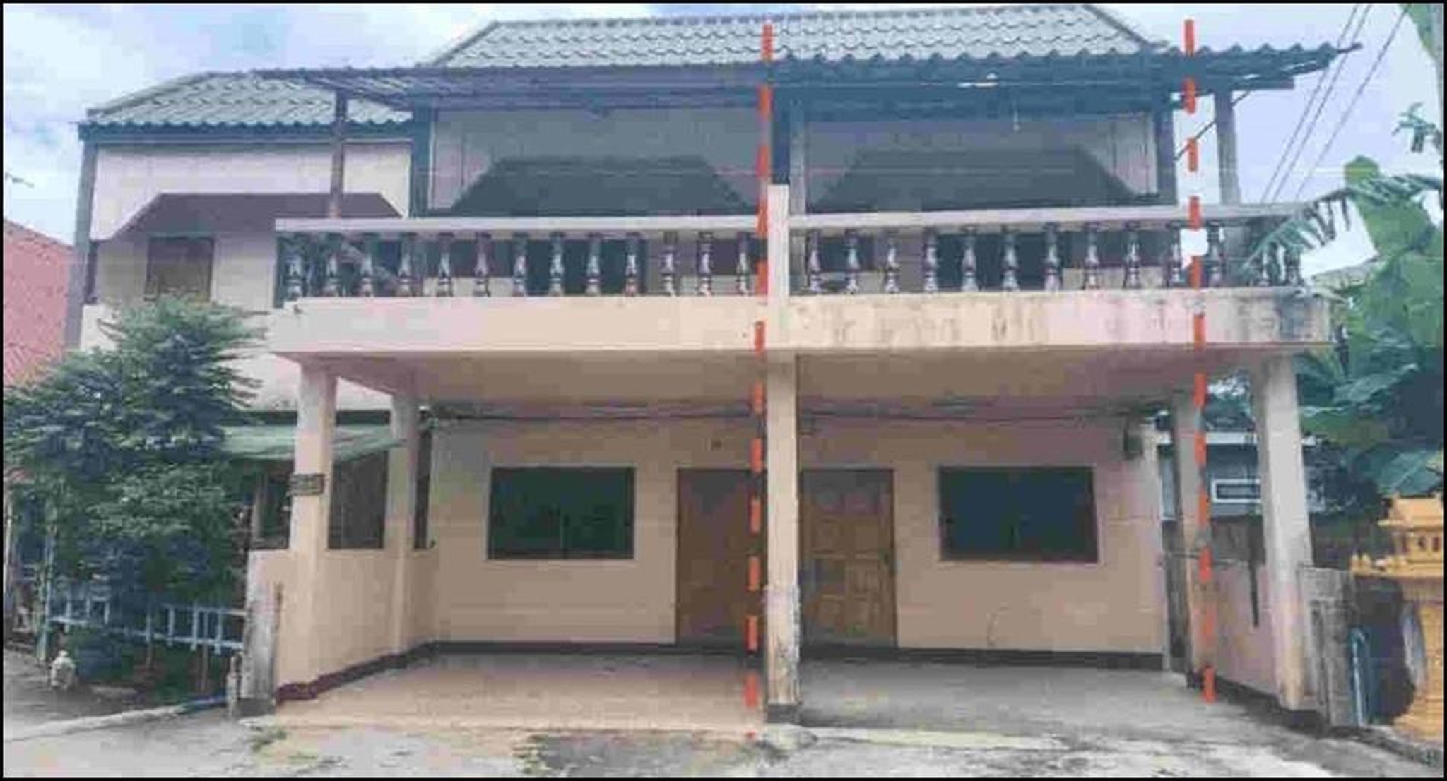 ทรัพย์สถาบันโดย GHB ทาวน์เฮาส์ ธนรักษ์