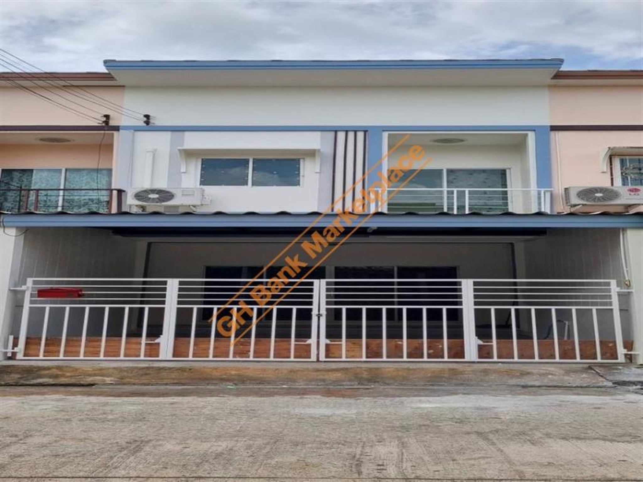 ทรัพย์สถาบันโดย GHB ทาวน์เฮาส์ เพชรทวี
