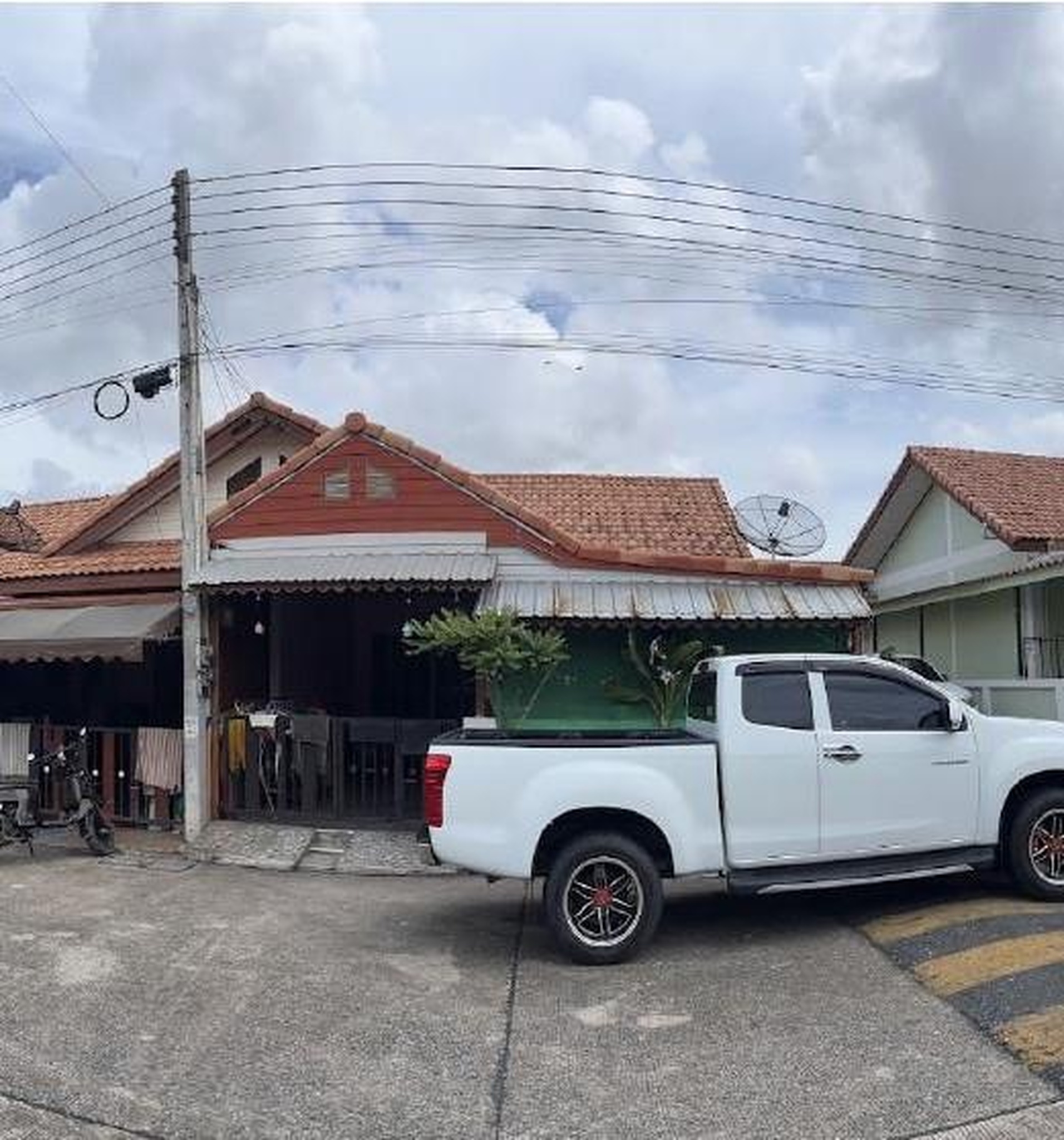 ทรัพย์สถาบันโดย GHB ทาวน์เฮาส์ แผ่นดินทอง ลิฟวิ่งโฮม (Pandintong Living Home)