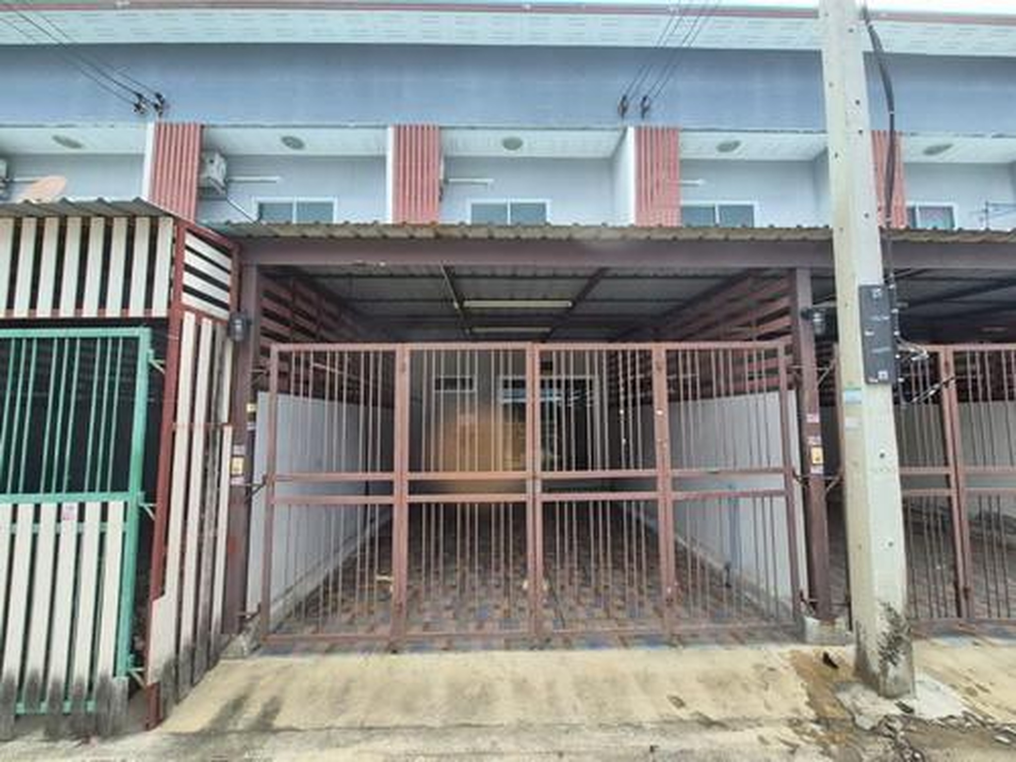 ทรัพย์สถาบันโดย GHB ทาวน์เฮาส์ ฉัตรไพลิน ลาดหลุมแก้ว (Chatrapailin Latlumkaew)