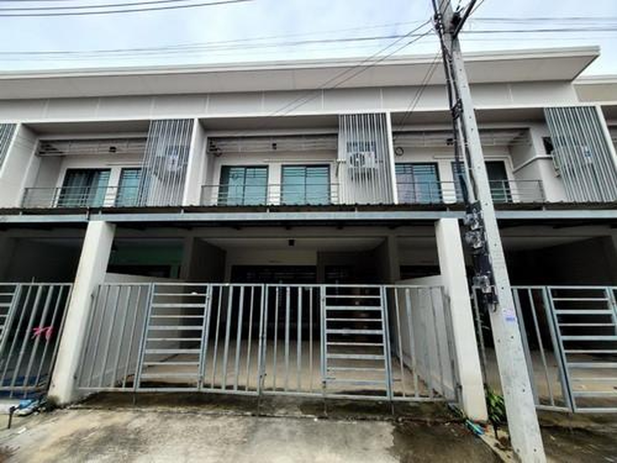 ทรัพย์สถาบันโดย GHB ทาวน์เฮาส์ รัชธานี 11