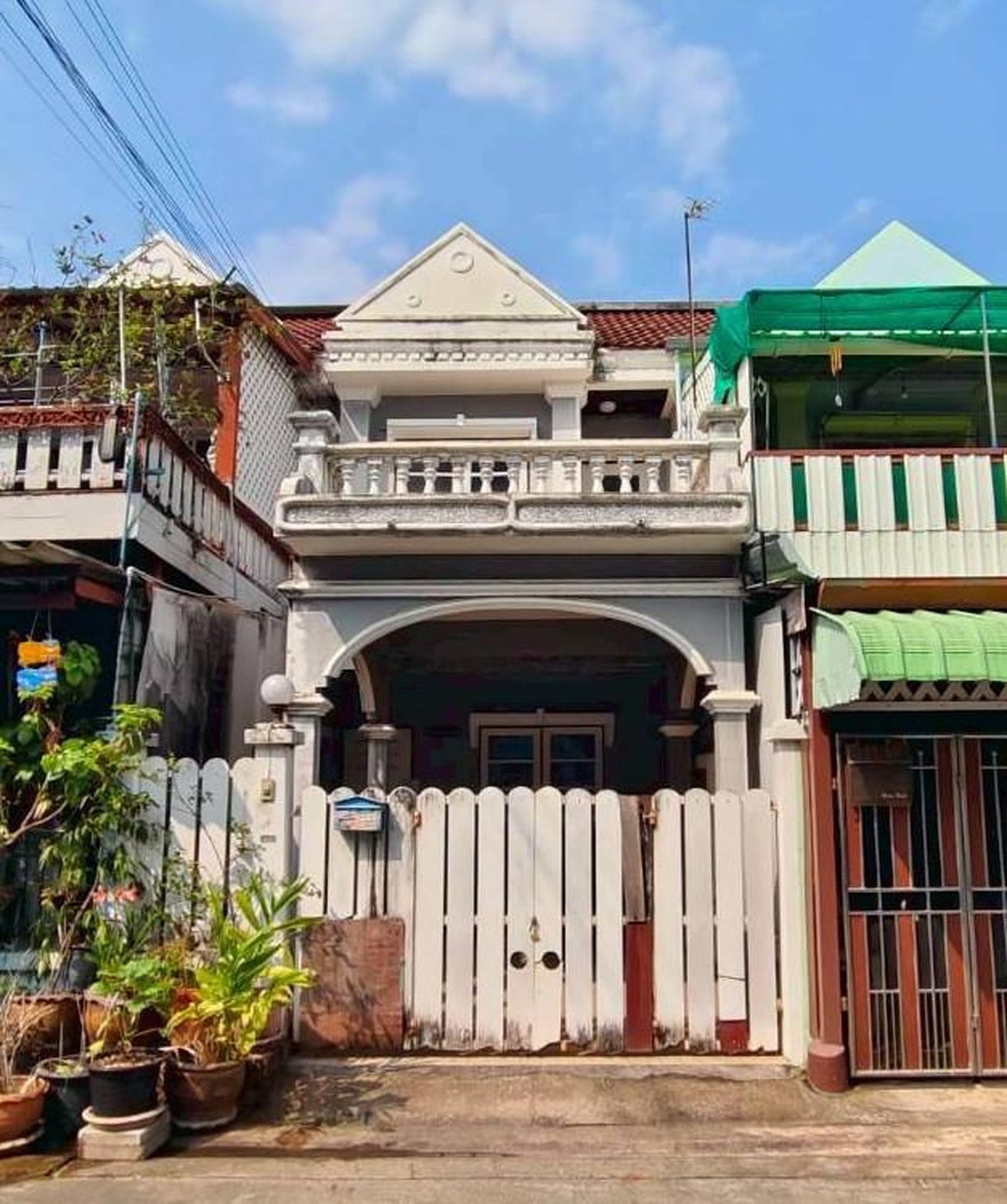 ทรัพย์สถาบันโดย GHB ทาวน์เฮาส์ ภัทรนิเวศน์