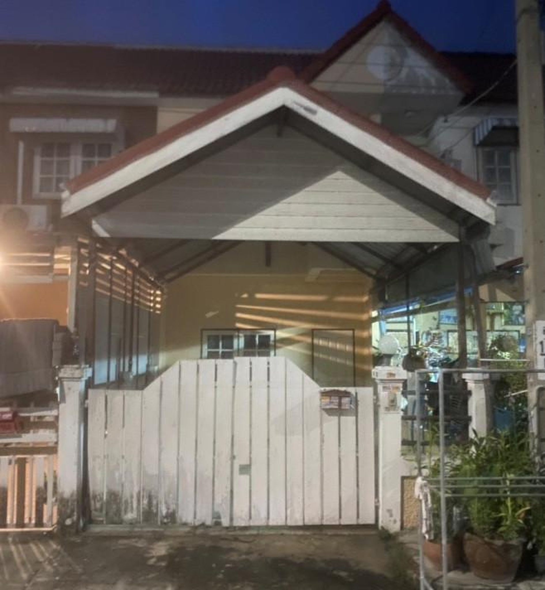 ทรัพย์สถาบันโดย GHB ทาวน์เฮาส์ เอเชียโฮมทาวน์ 1