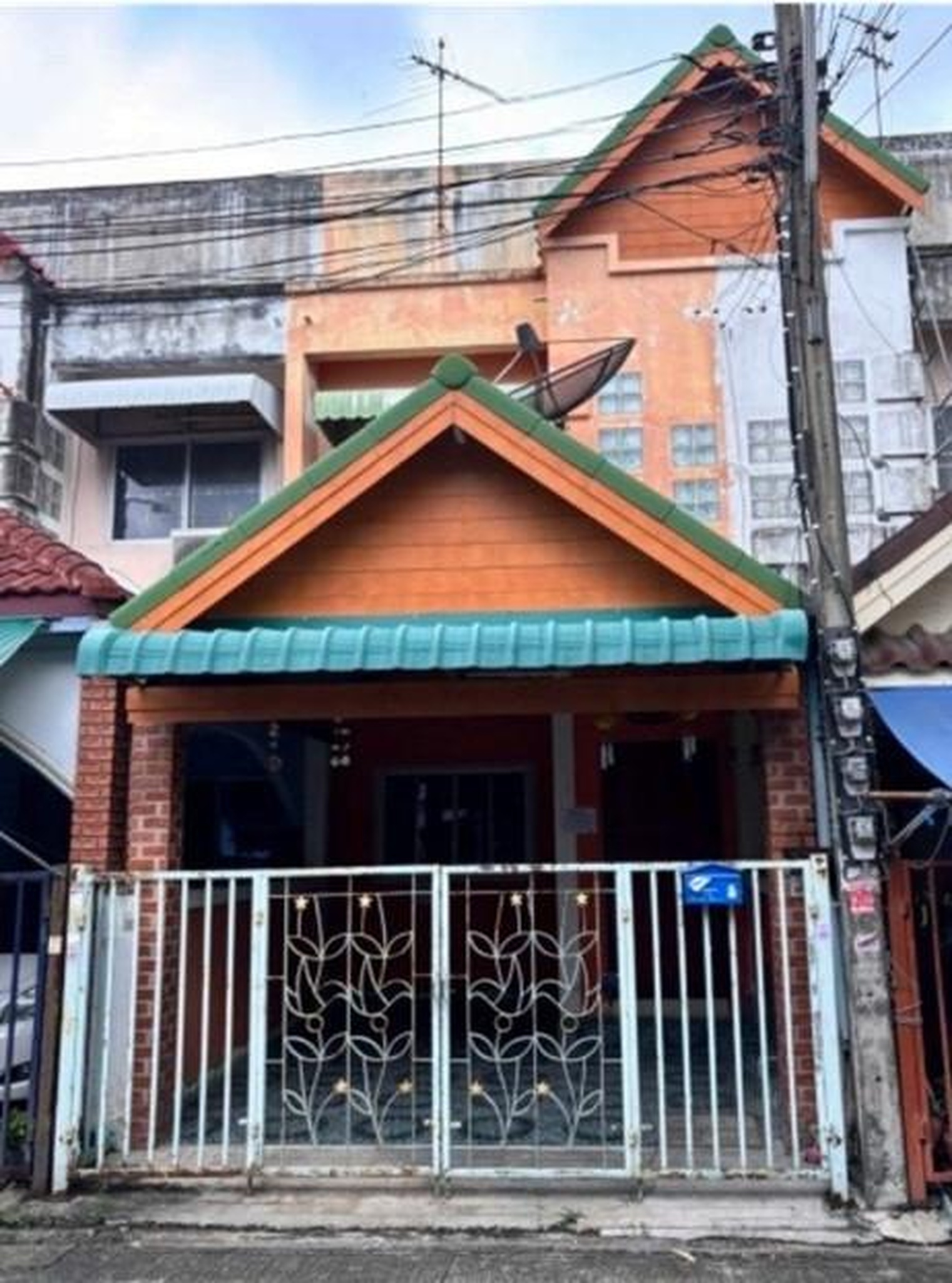 ทรัพย์สถาบันโดย GHB ทาวน์เฮาส์ ธันยพฤกษ์