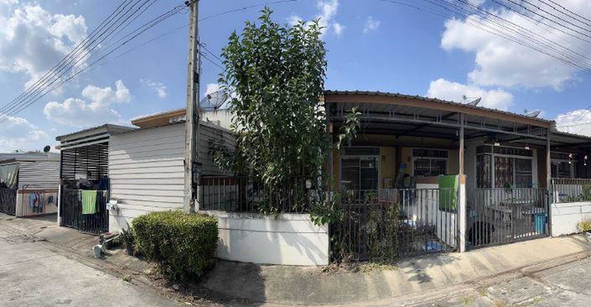 ทรัพย์สถาบันโดย GHB ทาวน์เฮาส์ บ้านร่มไม้ 3 มาบยางพร (Baan Rommai 3 Map Yang Phon)
