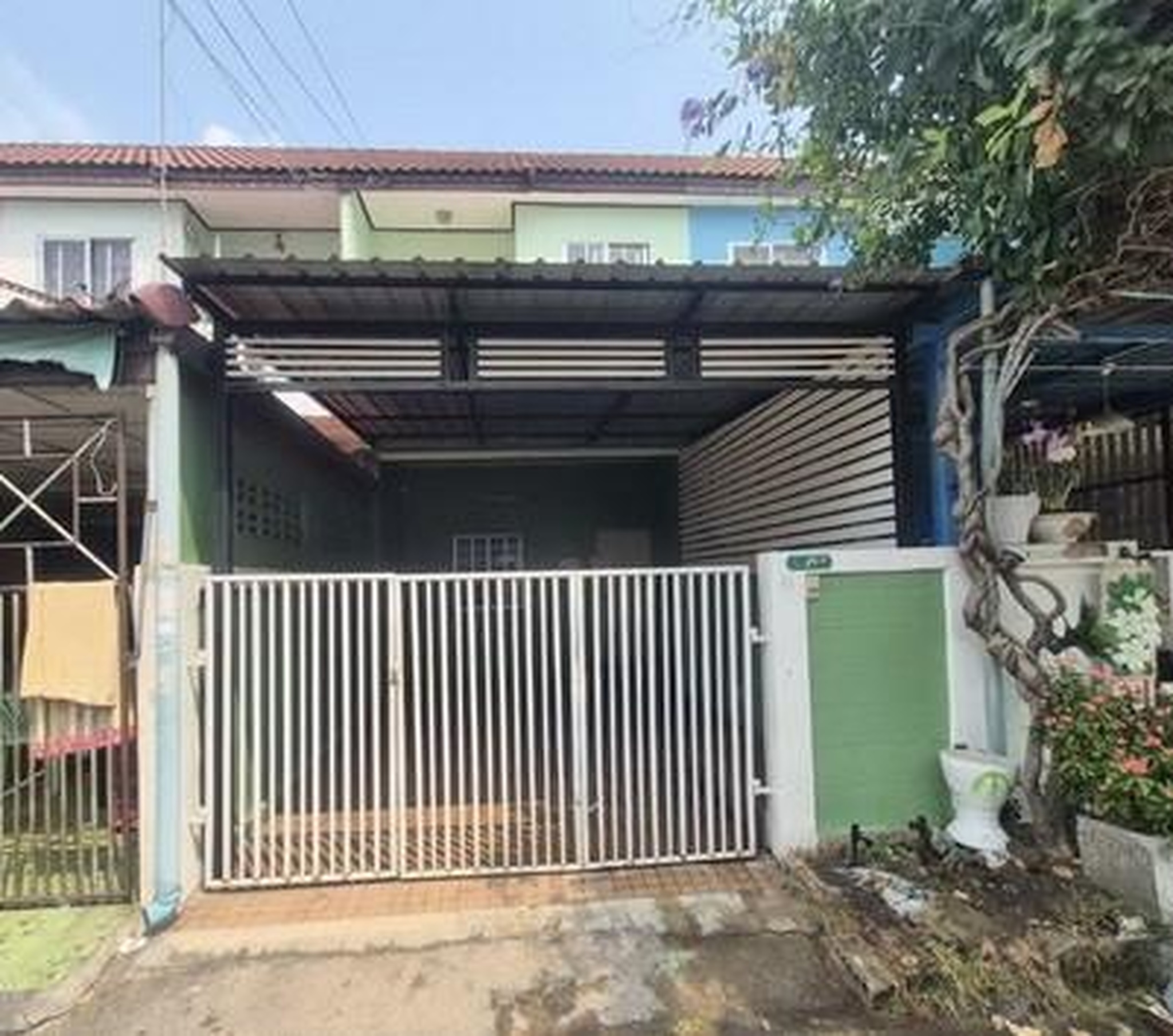 ทรัพย์สถาบันโดย GHB ทาวน์เฮาส์ กฤษณา 2