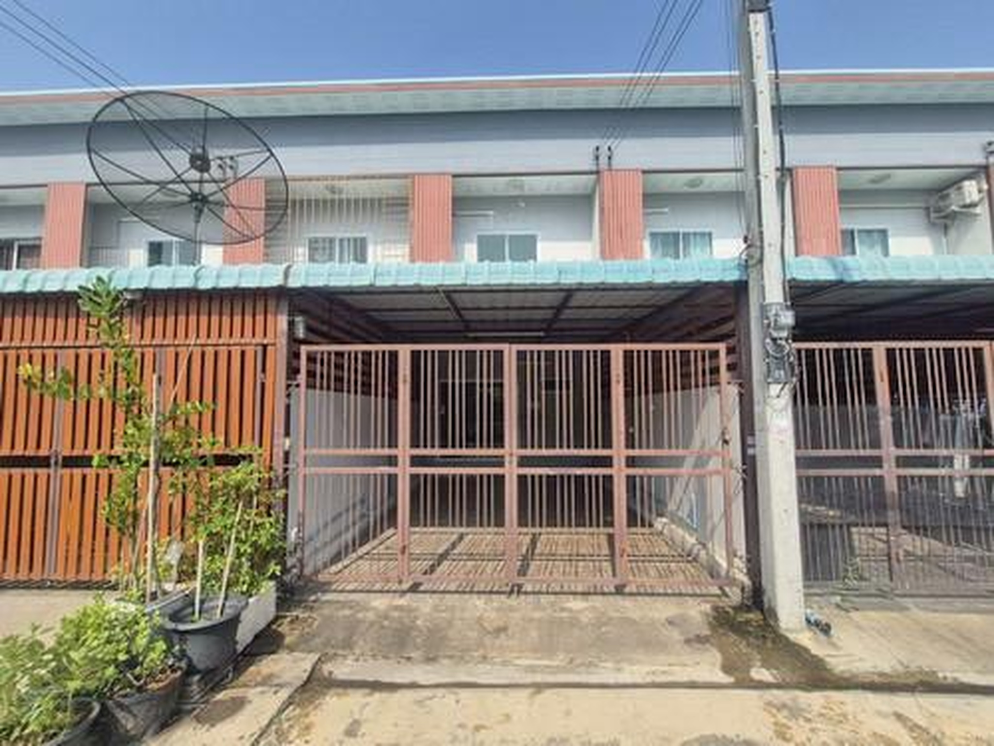 ทรัพย์สถาบันโดย GHB ทาวน์เฮาส์ ฉัตรไพลิน ลาดหลุมแก้ว (Chatrapailin Latlumkaew)