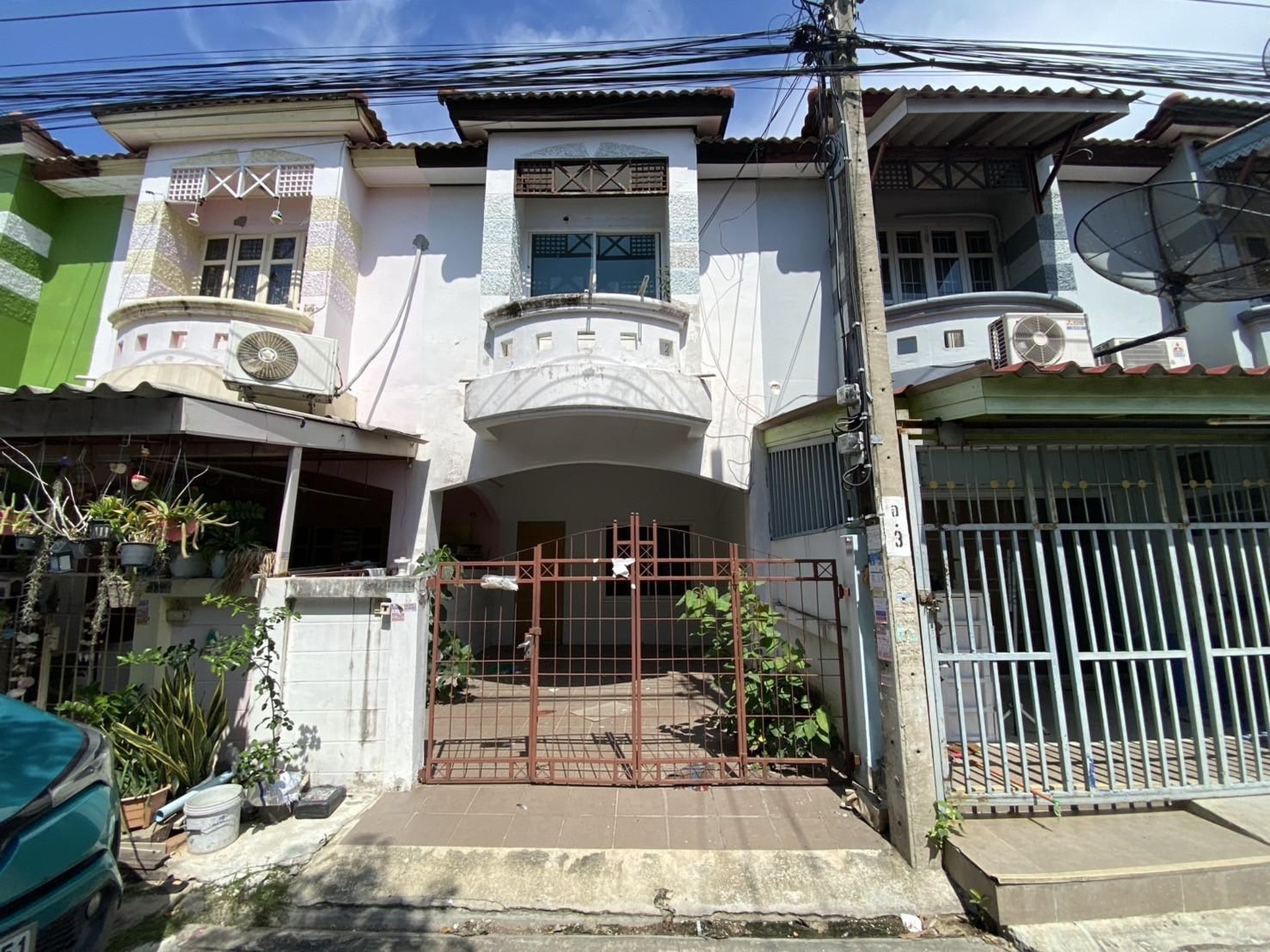 ทรัพย์สถาบันโดย GHB ทาวน์เฮาส์ ปิยวรารมย์
