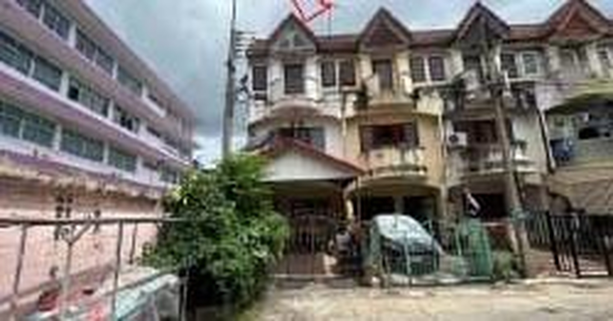 ทรัพย์สถาบันโดย GHB ทาวน์เฮาส์ พงษ์ศิริชัย 1