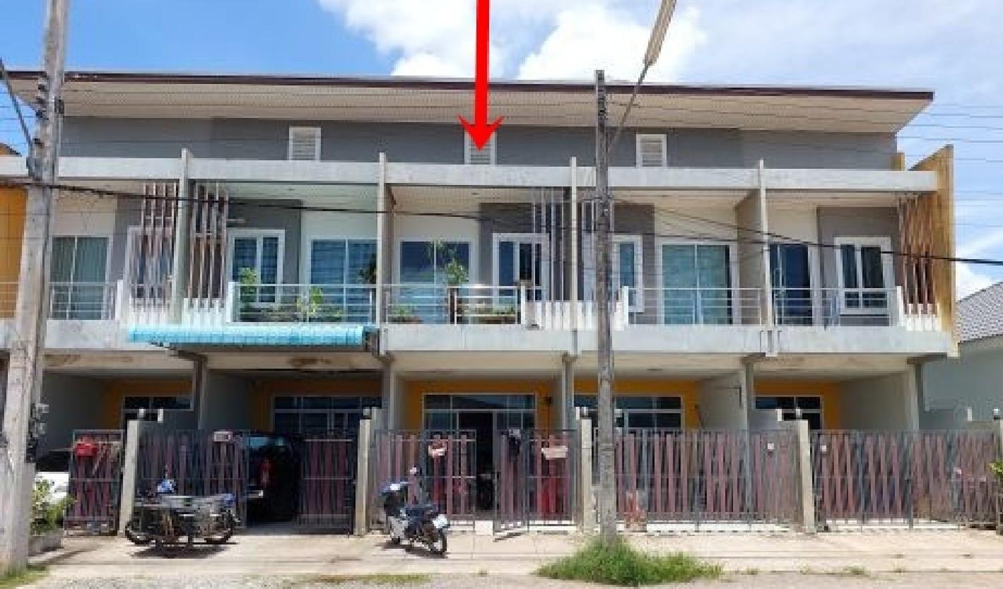 ทรัพย์สถาบันโดย GHB ทาวน์เฮาส์ ถนนชายทุ่ง