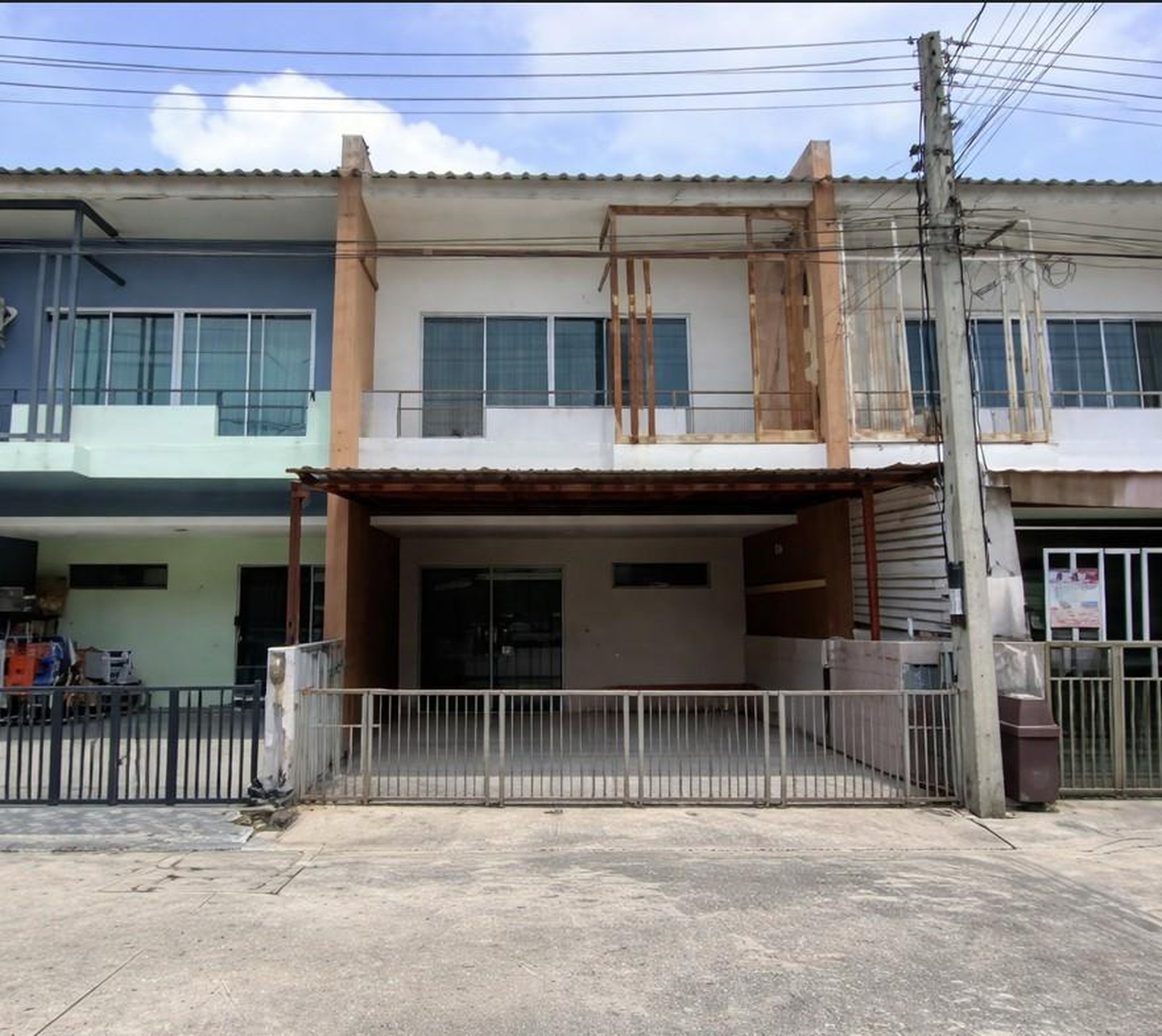 ทรัพย์สถาบันโดย GHB ทาวน์เฮาส์ เดอะ ทรัสต์ ทาวน์ วงแหวน-ลำลูกกา (The Trust Town Wongwaen-Lamlukka)