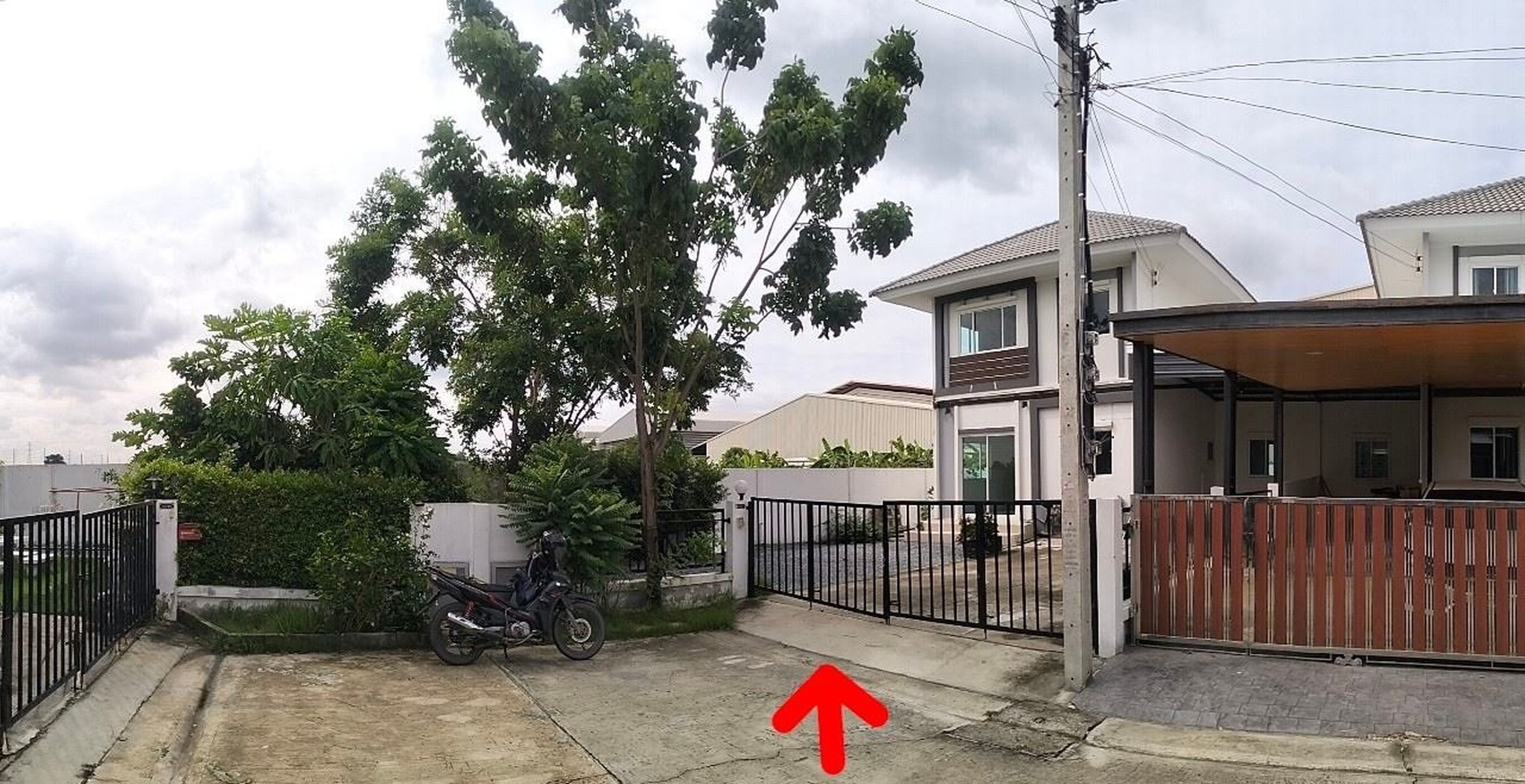 ทรัพย์สถาบันโดย SCB บ้านแฝด ลลิลทาวน์ แลนซีโอ คริป เทพารักษ์-ตำหรุ (Lalin Town Lanceo CRIB Teparak-Tamru)