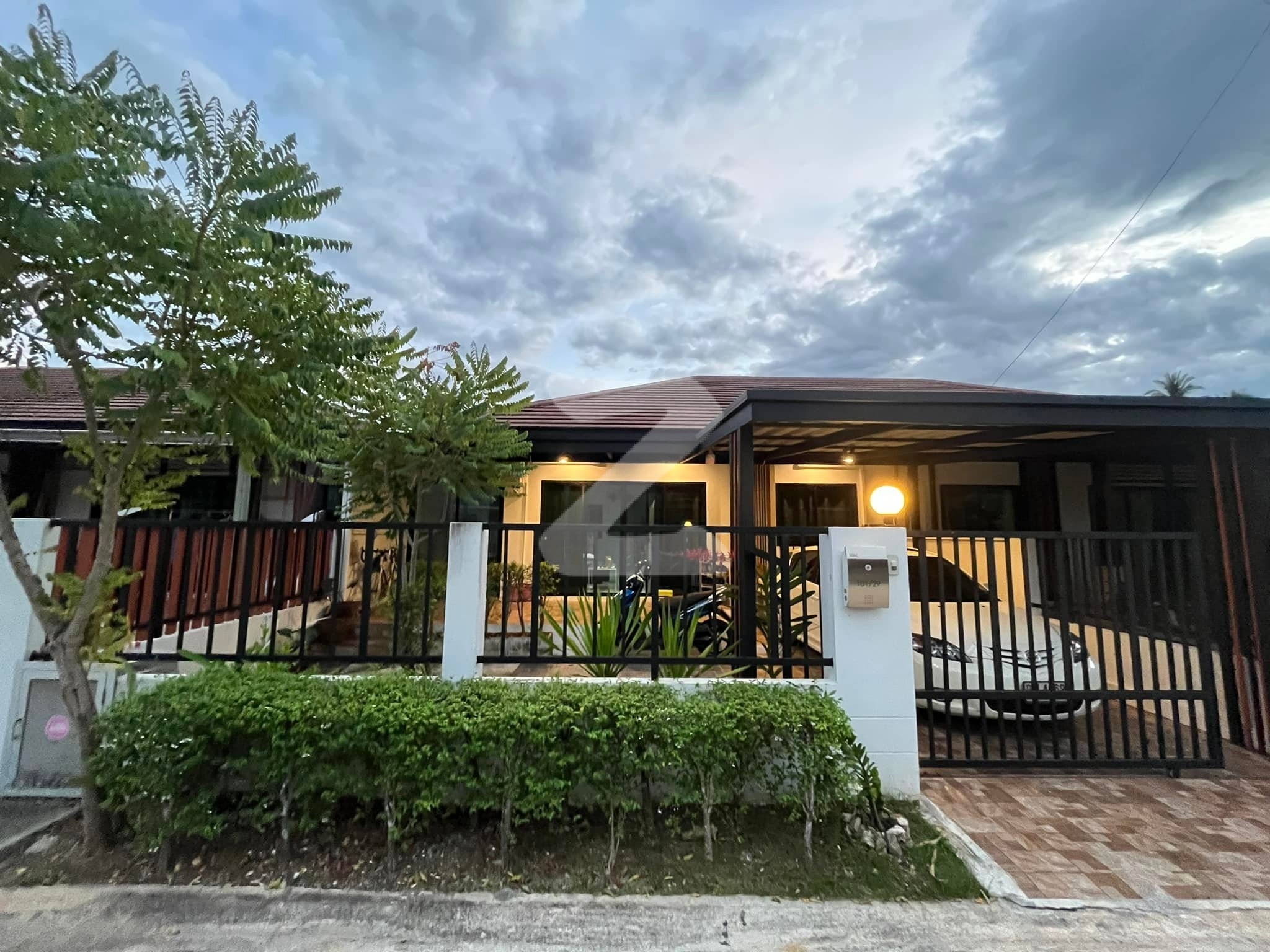 ขายบ้านแฝด หมู่บ้านเดอะวิช 2 ซื้ออยู่เองให้ราคาพิเศษ  เจ้าของขายเอง เข้าอยู่ได้เลย : เจ้าของขายเอง (งดรับนายหน้า)