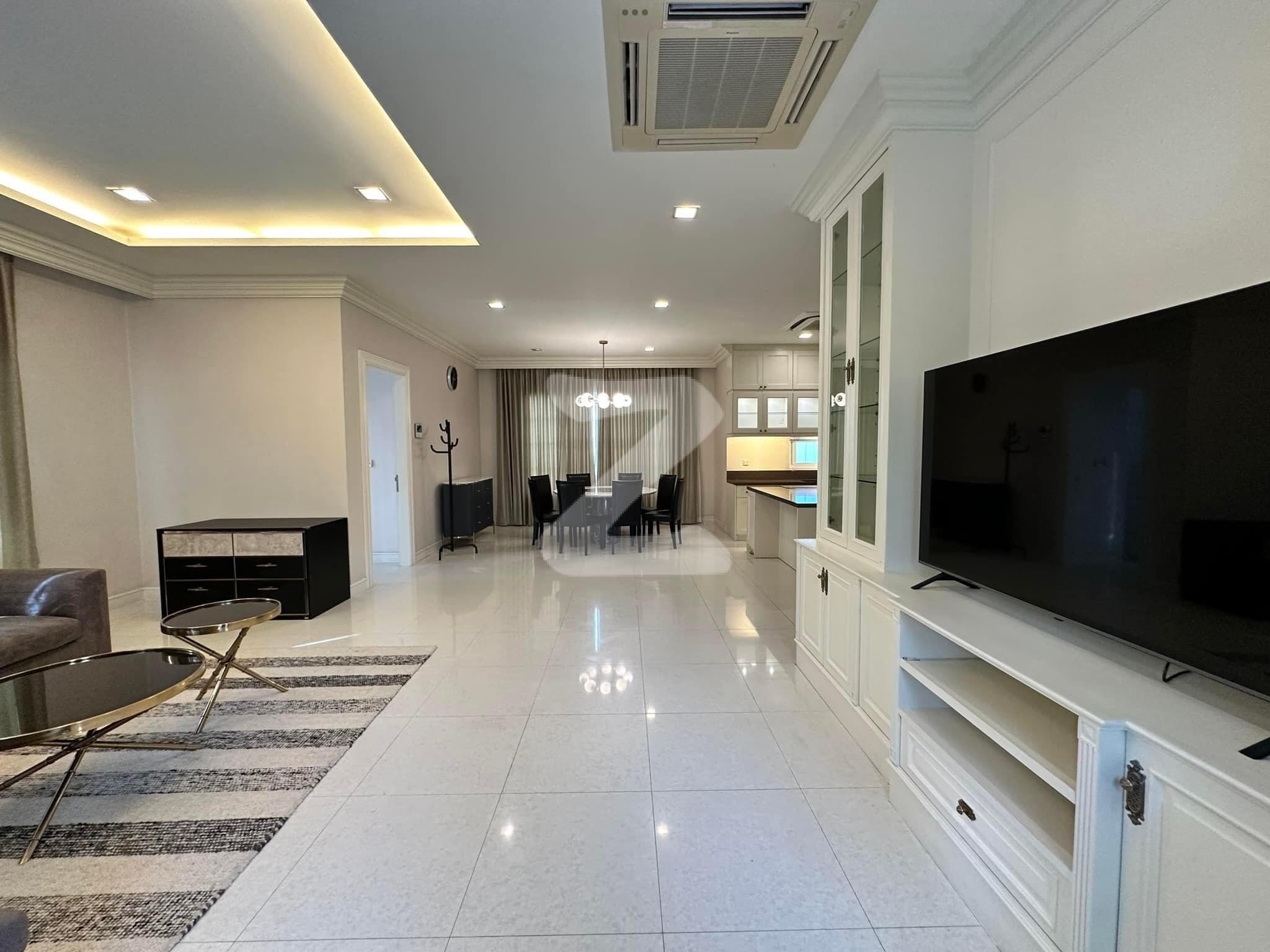 Vาย / เช่า บ้านหรู ใกล้โรงเรียนนานาชาติ และสนามบินสุวรรณภูมิ หมู่บ้านนาราสิริ บางนา กม 10 ตรงข้ามเมกาบางนา : เจ้าของให้เช่าเอง (งดรับนายหน้า)