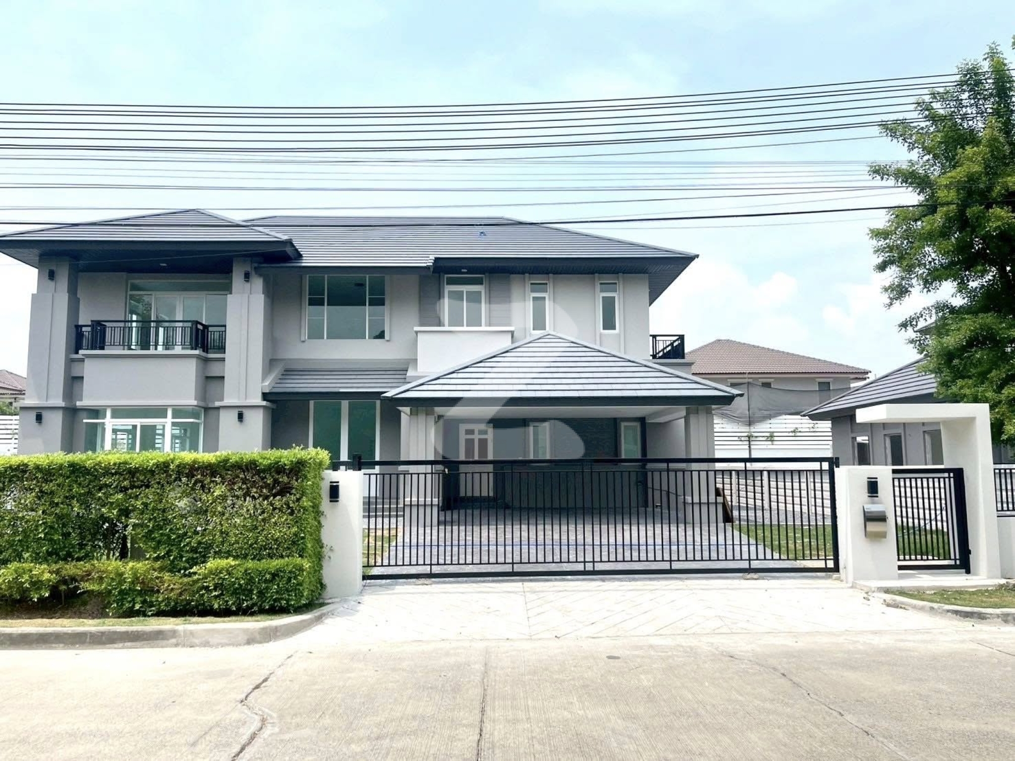 ยินดีรับนายหน้า เจ้าของขายเอง    🏠หมู่บ้าน ณุศาศิริ ซิตี้ พระราม 2 บ้านเดี่ยว 2 ชั้น พร้อมสระว่ายน้ำ🏊🏻‍♂️ หน้าบ้านใต้         : เจ้าของขายเอง (งดรับนายหน้า)