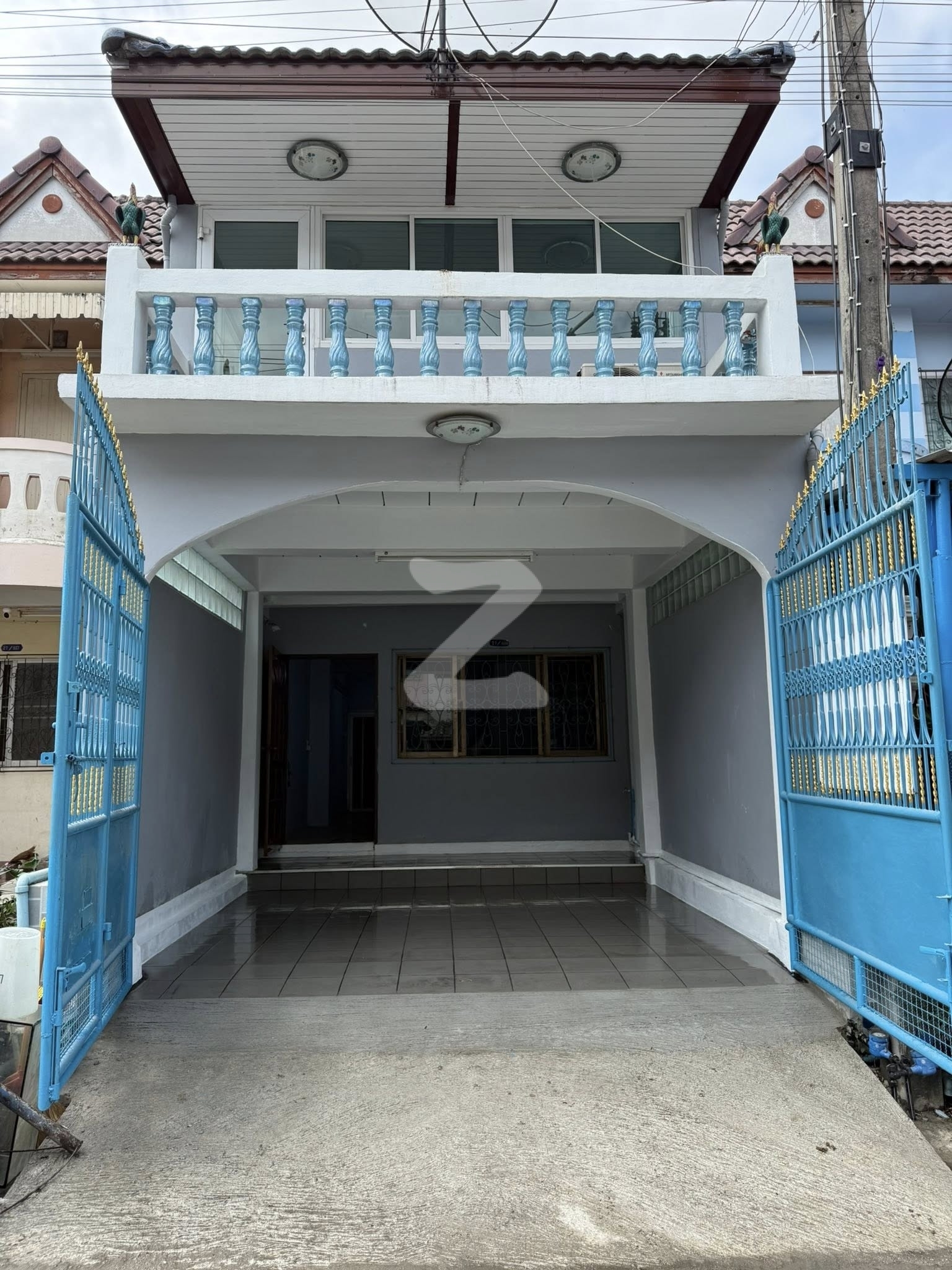 ✨ขออนุญาตค่ะ✨ 🏠บ้านทาวเฮ้าท์ 2 ชั้น (รีโนเวทแล้วค่ะ) 📍ที่ตั้ง : เอกชัย, เมืองสมุทรสาคร 🏘️หมู่บ้าน : เบญจวัลย์ ซอย 24  : เจ้าของขายเอง (งดรับนายหน้า)