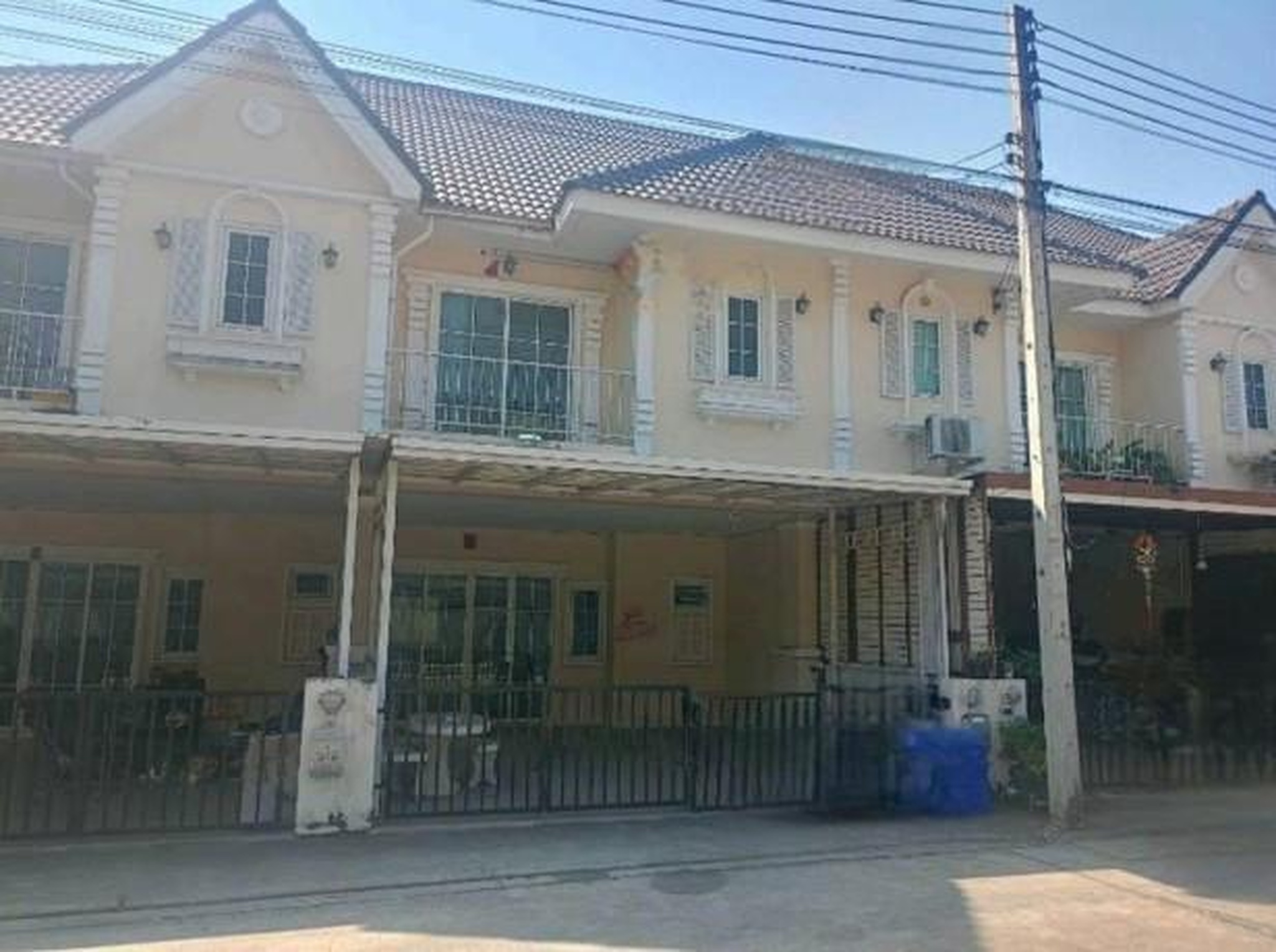 ทรัพย์สถาบันโดย GHB ทาวน์เฮาส์ ดีญ่าทาวน์ลำลูกกา-คลอง 5 (Diya Town Lumlukka-Klong 5)