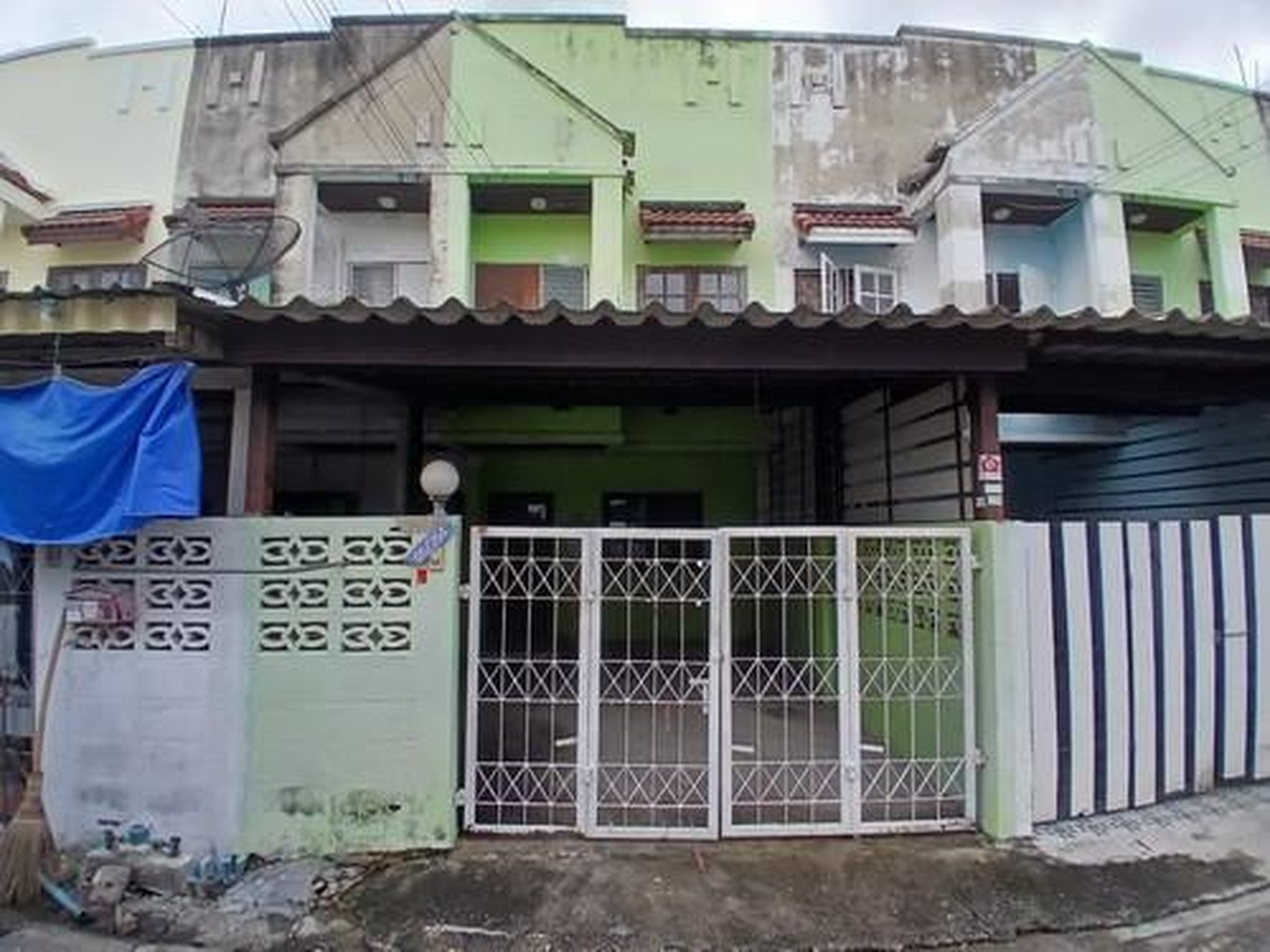 ทรัพย์สถาบันโดย GHB ทาวน์เฮาส์ แสงตะวัน
