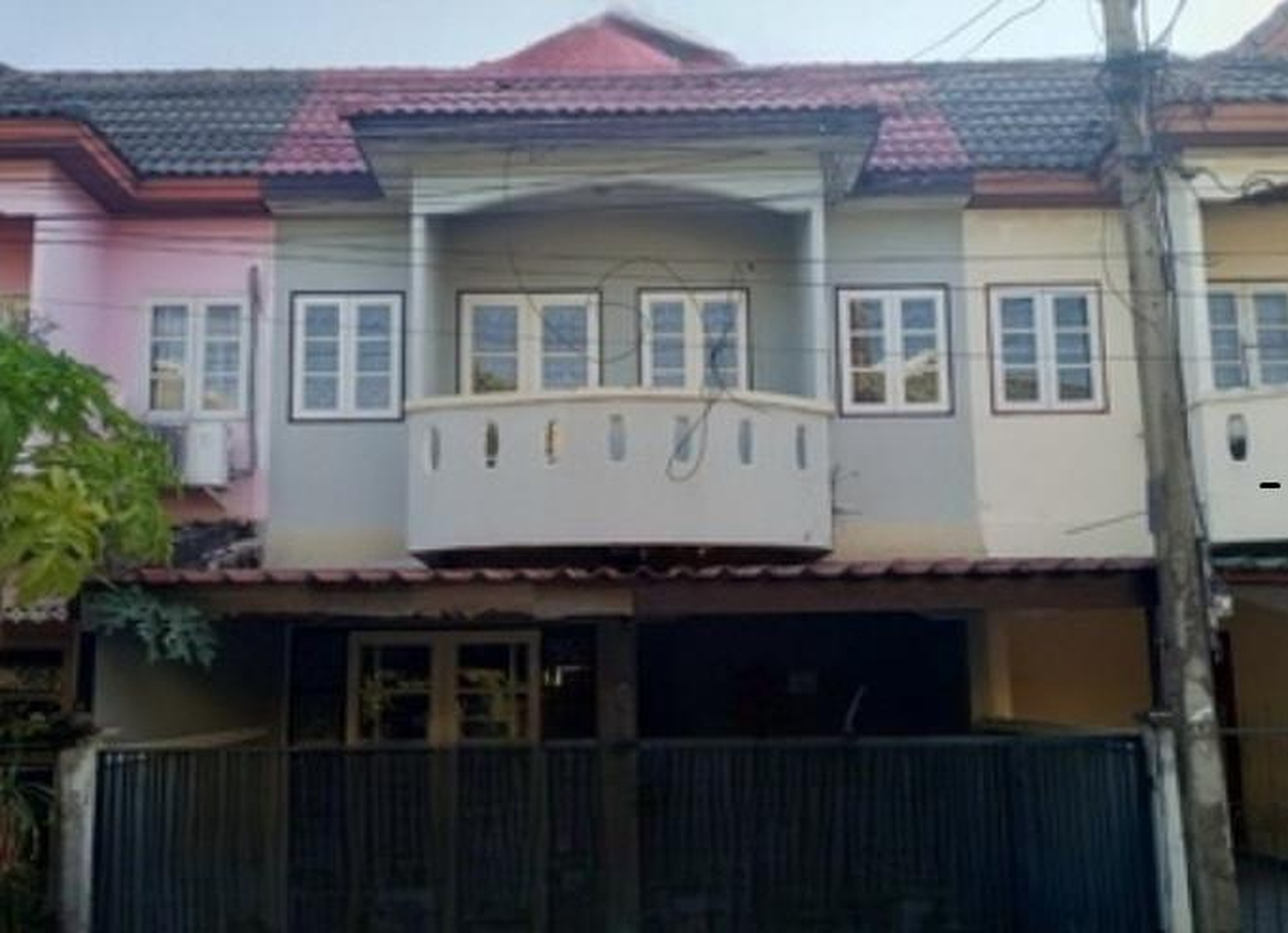 ทรัพย์สถาบันโดย GHB ทาวน์เฮาส์ กฤษณา 1