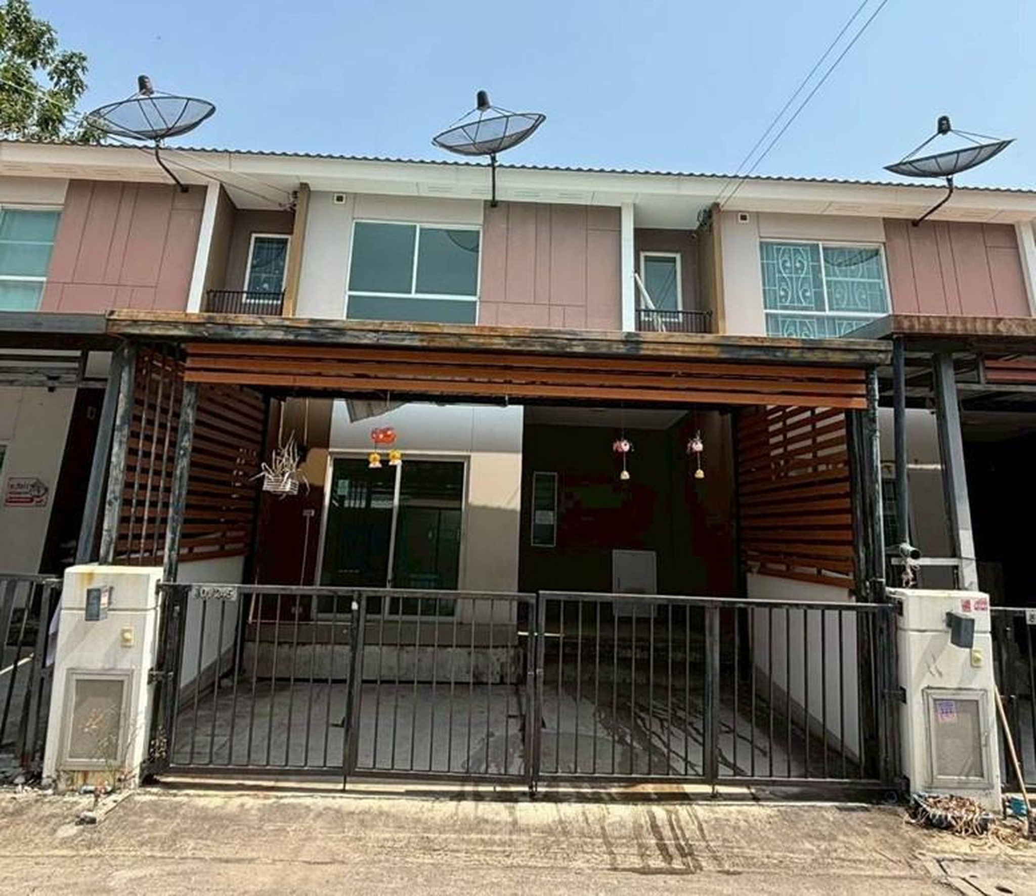 ทรัพย์สถาบันโดย GHB ทาวน์เฮาส์ เดอะ คอนเนค เทพารักษ์-เมืองใหม่ (The Connect Teparak-Muang Mai)