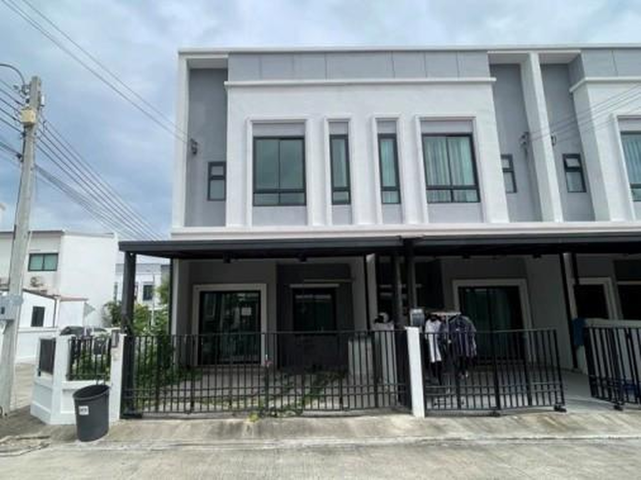 ทรัพย์สถาบันโดย GHB ทาวน์เฮาส์ ไบรตัน บางนา กม.26 (Brighton Bangna km.26)