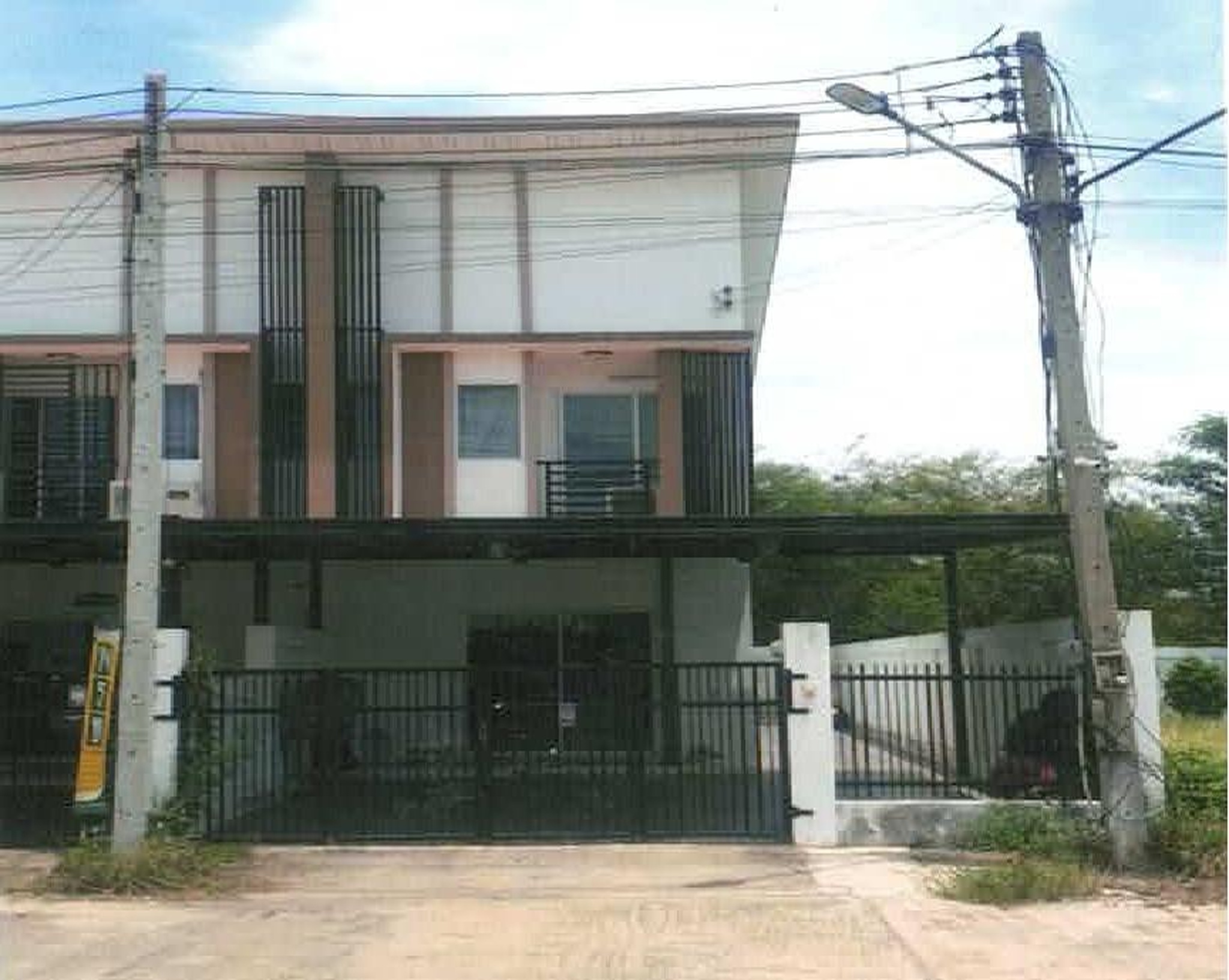 ทรัพย์สถาบันโดย GHB ทาวน์เฮาส์ เมกา อเวนิว