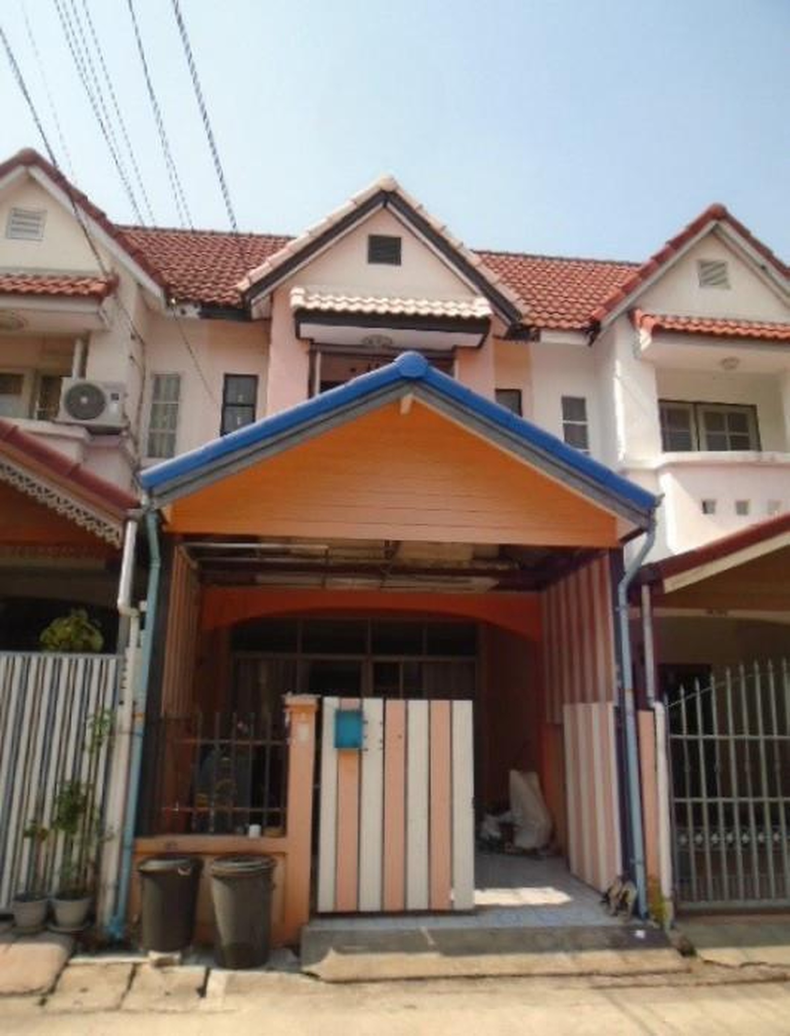 ทรัพย์สถาบันโดย GHB ทาวน์เฮาส์ สวีทโฮมปาร์ค