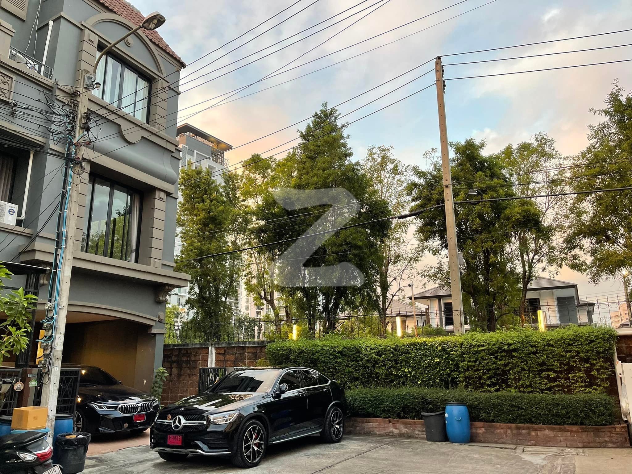 TOWNHOME IN BANGNA!! Ready to move in!!!  (owner’s post)  📍BAAN KLANG MUANG  BRITISH TOWN SRINAKARIN  : เจ้าของขายเอง (งดรับนายหน้า)