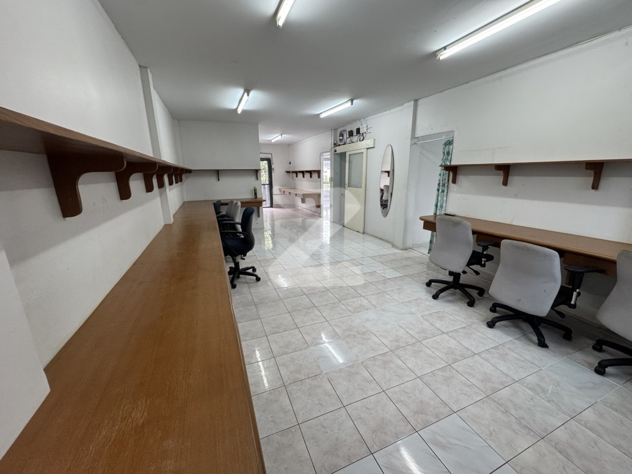 ให้เช่า สำนักงาน Townhome 3 ชั้น เหมาะสำหรับ Home Office ใกล้รถไฟฟ้าสายสีเขียว BTS แบริ่ง : เจ้าของให้เช่าเอง