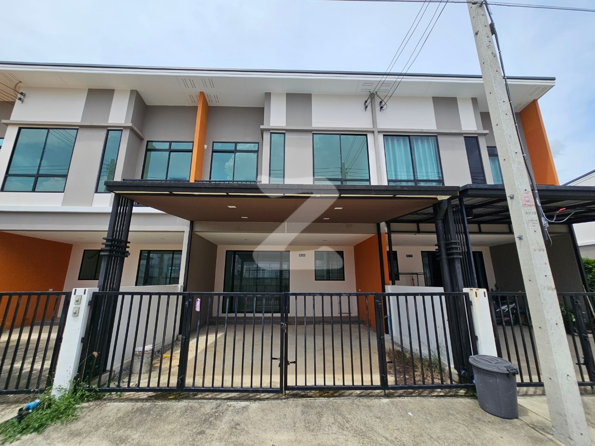 เจ้าของขายด่วนค่ะ หมู่บ้านวินนิ่ง รังสิต-คลอง5 ขนาด 21.4 ตร.ว. 2ชั้น หน้าบ้านกว้าง 6 เมตร ลึก 15 เมตร                    : เจ้าของขายเอง (งดรับนายหน้า)