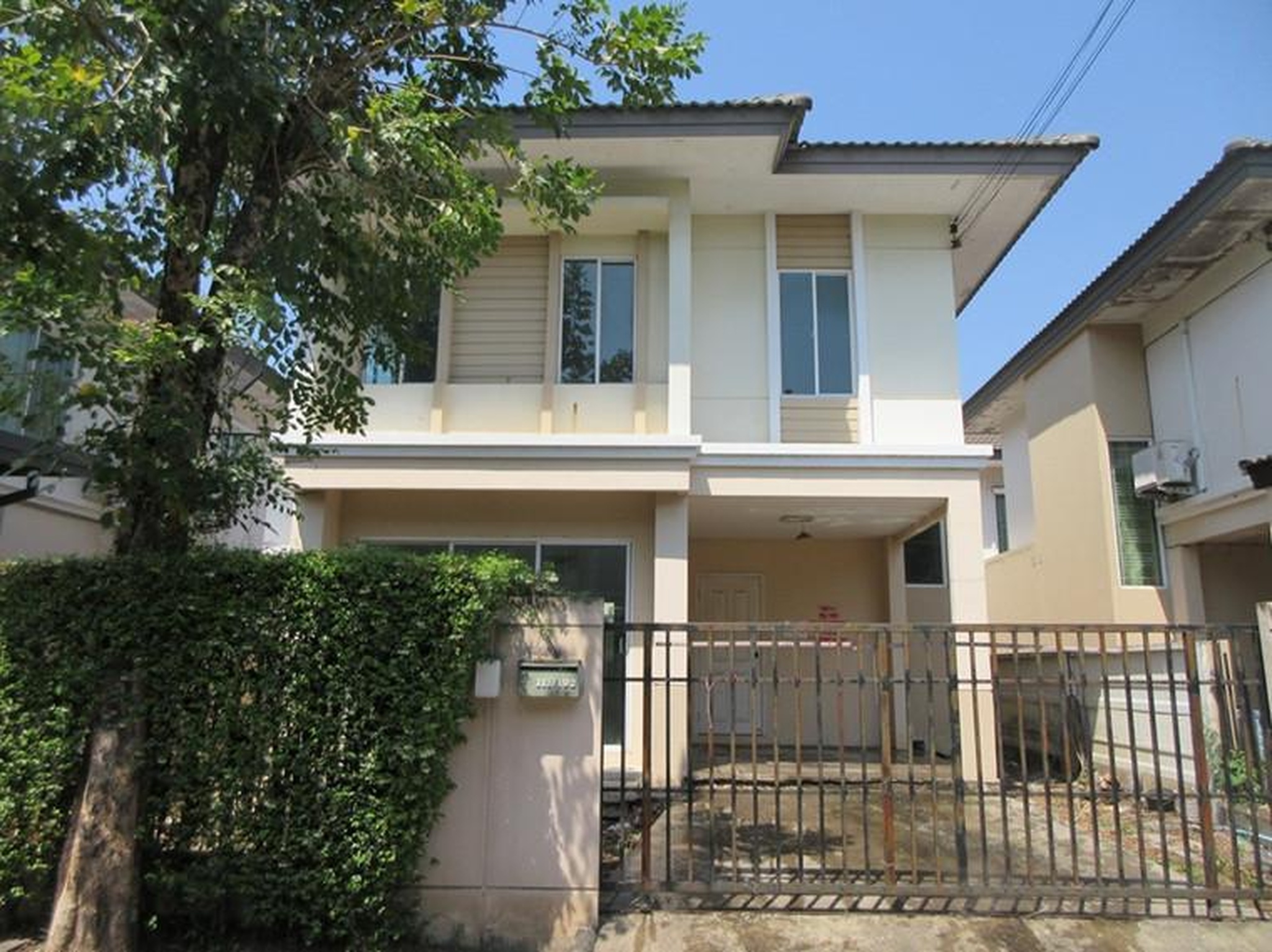 ทรัพย์สถาบันโดย GHB บ้านแฝด พฤกษาวิลเลจ 27 เดอะ ซีซัน ร่มเกล้า-ลาดกระบัง (Pruksa Village 27 The Season Romklao-Latkrabang)