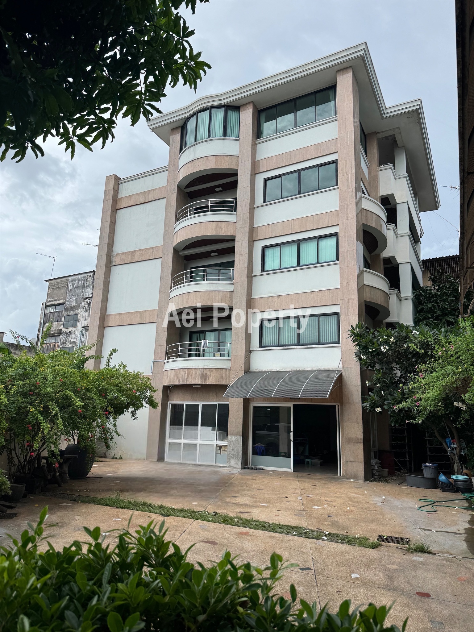 🏢 ขายอาคารสำนักงาน 5 ชั้น  ใจกลางเมืองชลบุรี พื้นที่ใช้สอยกว่า 1,500 ตร.ม.  ราคาเพียง 41 ล้านบาท‼️ : โดยนายหน้า/ตัวแทน (งด Co-brokerage)