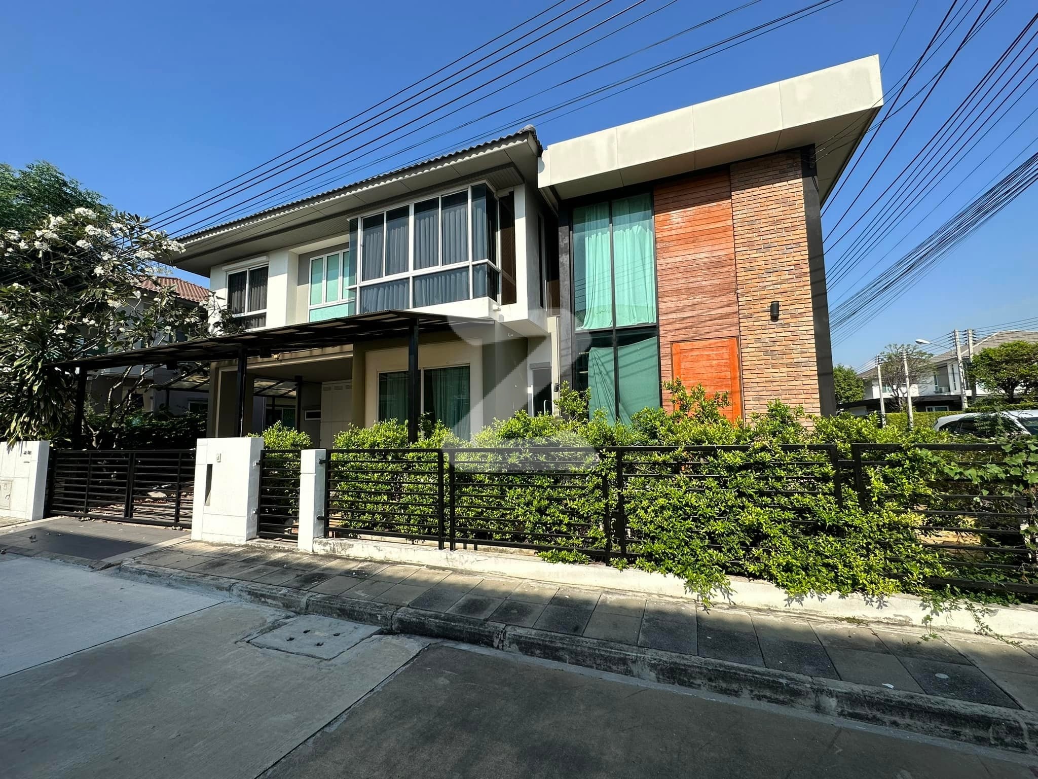 ✅ขายบ้านเดี่ยว พร้อมตึก Office แค่ 8.99 ล้านบาท ตกแต่งบิวท์อินทั้งหลัง ที่ดินประมาณ 70 ตรว. 🔸 โครงการ : ฮาบิเทีย บอนด์ ราชพฤกษ์       : เจ้าของขายเอง (งดรับนายหน้า)