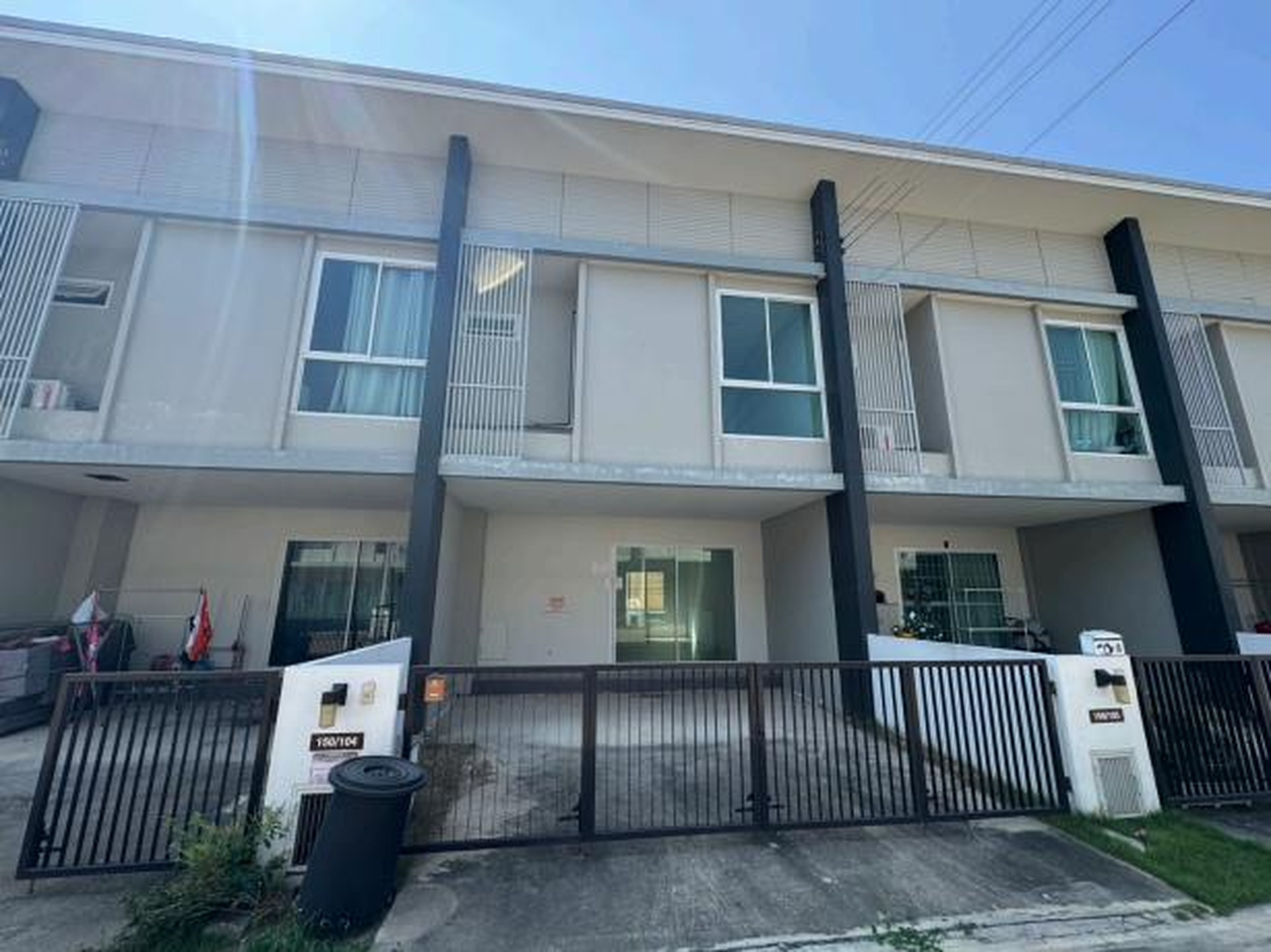 ทรัพย์สถาบันโดย GHB ทาวน์เฮาส์ บ้านธงสิริ 3 บ้านกล้วย-ไทรน้อย (Baan Thongsiri 3 Ban Kluay-Sai Noi)