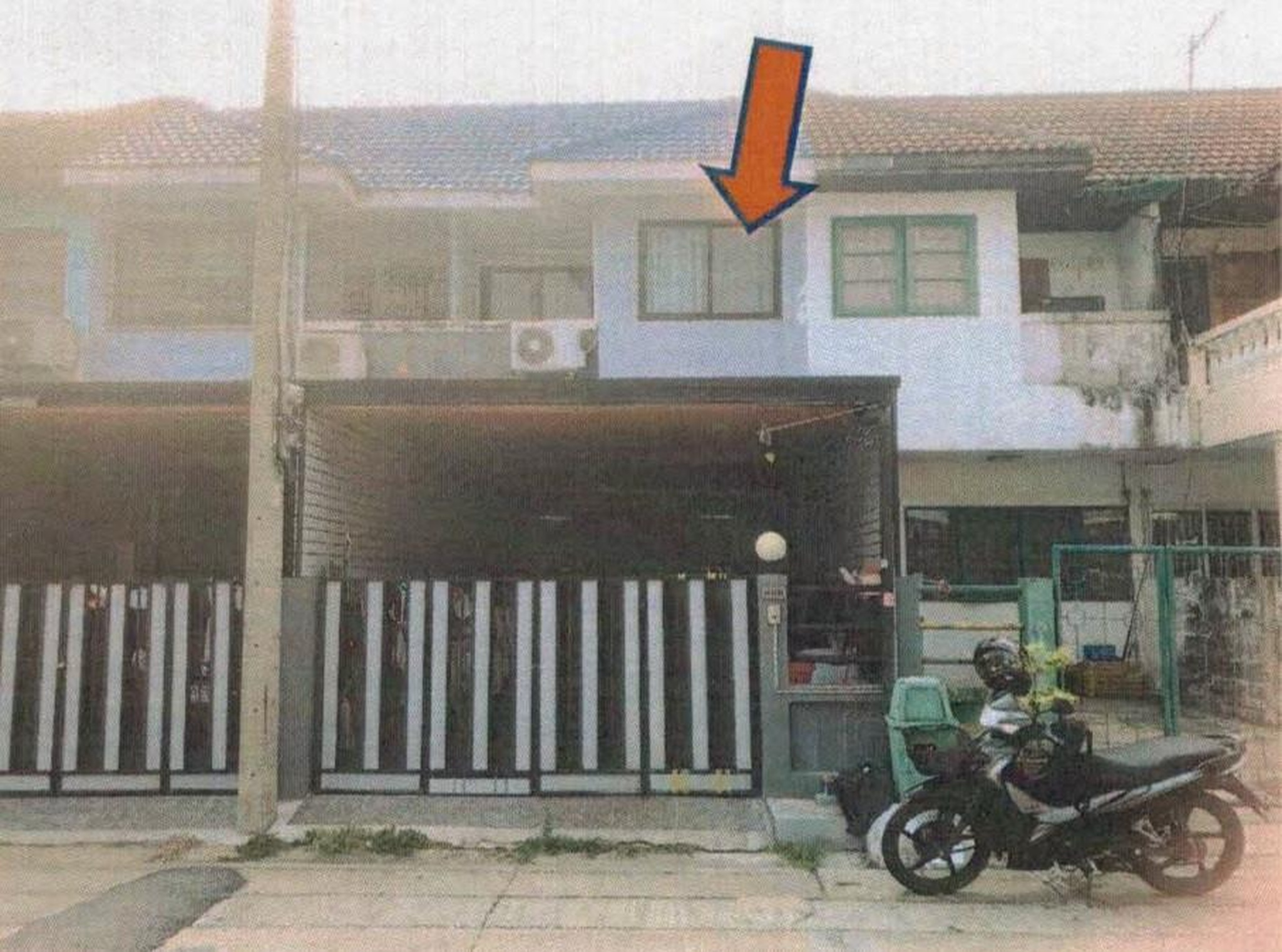 ทรัพย์สถาบันโดย GHB ทาวน์เฮาส์ ศรีเมืองทอง