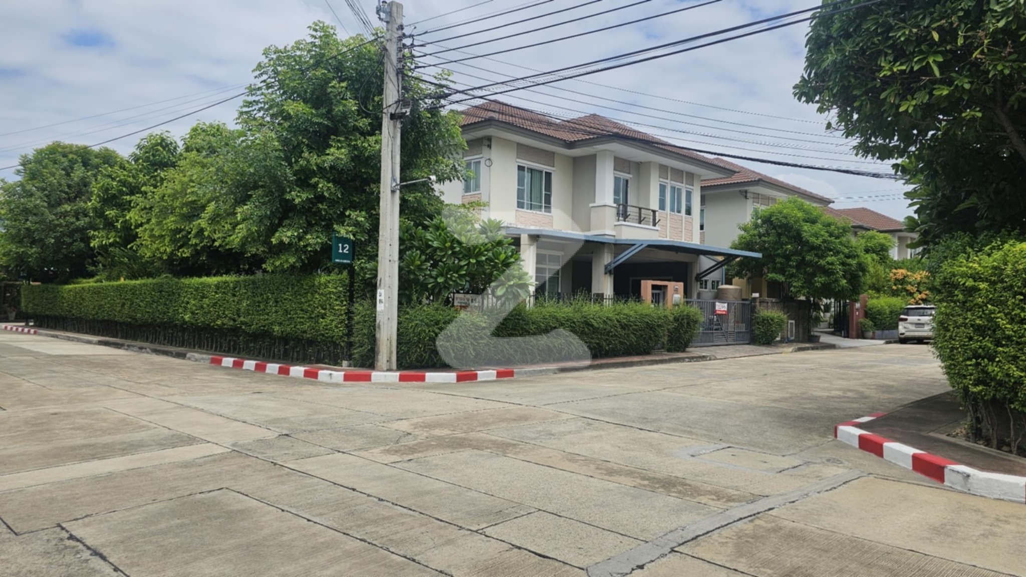 🏡 บ้าน The Plant สรงประภา 🏡 บ้านหลังริมติดถนนส่วนกลางมีพื้นที่ข้างบ้านและ Balcony พื้นที่ 63.5 ตารางวา พื้นที่ใช้สอย 200 ตรม  : เจ้าของขายเอง (งดรับนายหน้า)