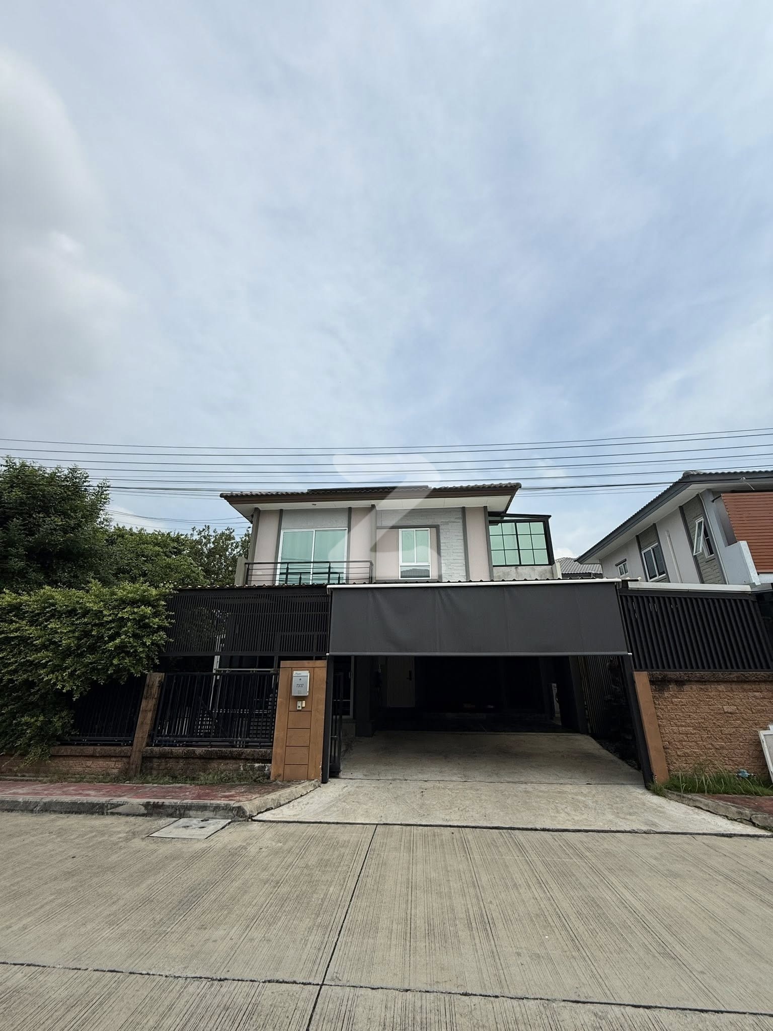🏠บ้านเดี่ยวหลังมุม🏠หมู่บ้านเงียบสงบ  ต่อเติมเยอะมากใช้ของคุณภาพดีมากๆ❤️ ราคา 5.99ล้านบาท (เจ้าของขายเอง) : เจ้าของขายเอง (งดรับนายหน้า)