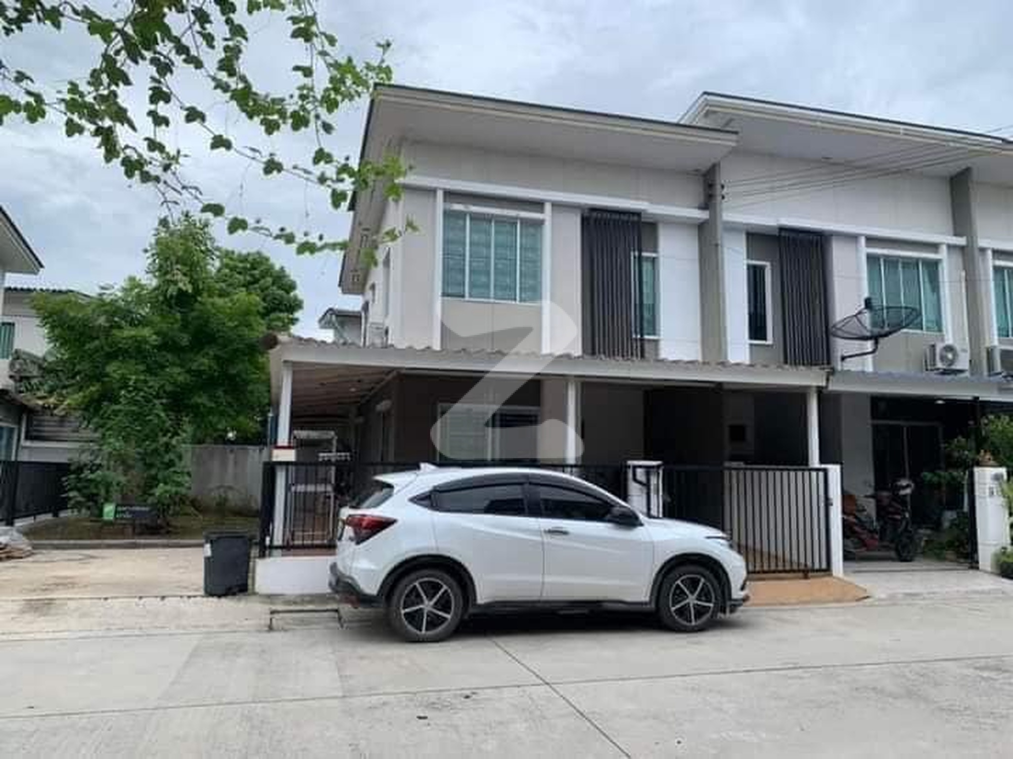 รายละเอียดบ้าน‬ 📍เจ้าของขายเอง หมู่บ้านพฤกษาวิลล์ 66/1บางนา-หนามแดง เจ้าของขายเอง ขายพร้อมคนเช่า จะซื้ออยู่เองหรือปล่อยเช่าระยะยาวได้ค่ะ  : เจ้าของขายเอง (งดรับนายหน้า)