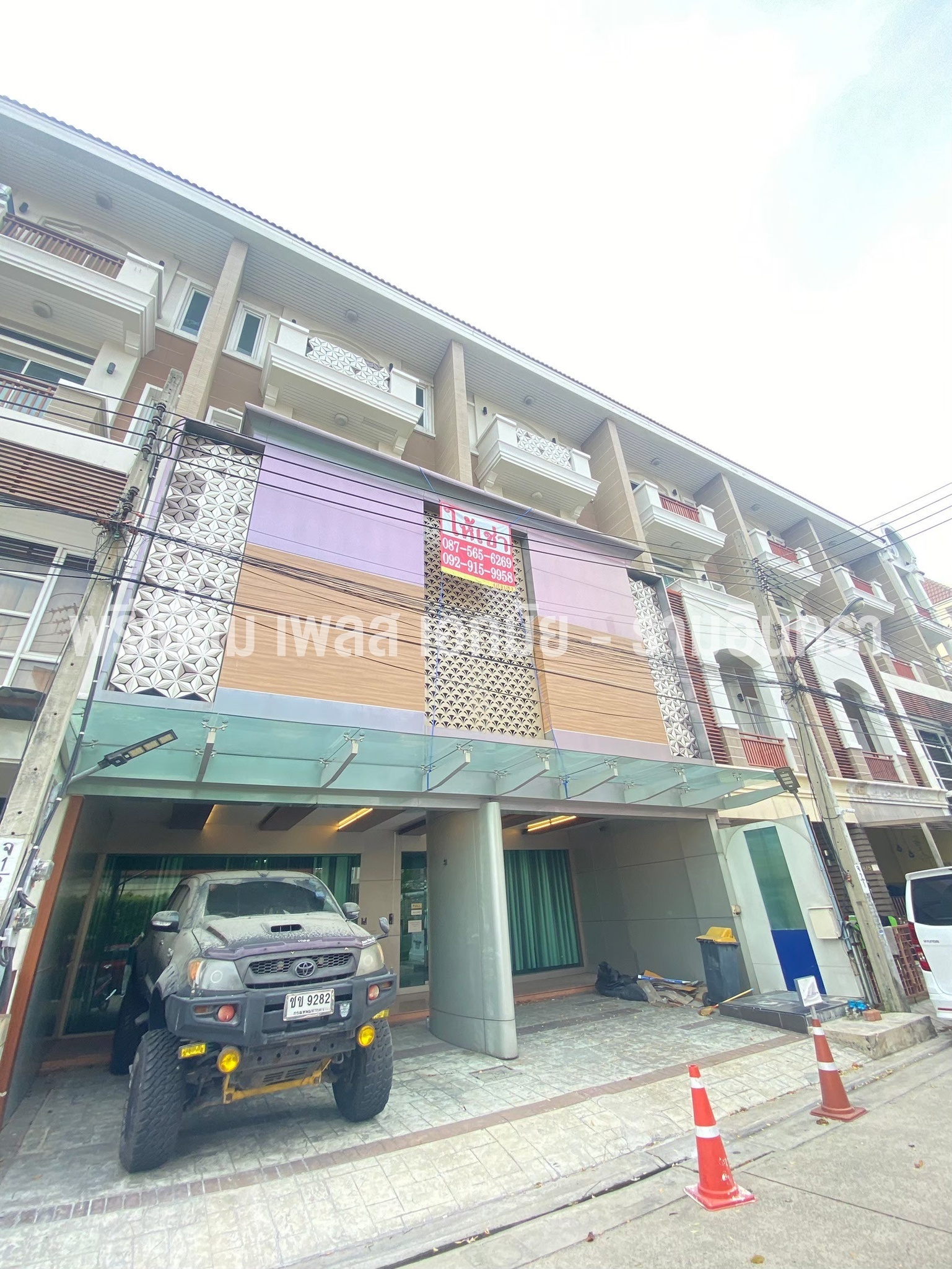 ขายออฟฟิศโฮม 2 หลัง โครงการ Premium Place Ekkamai - Ramindra (พรีเมี่ยม เพลส เอกมัย - รามอินทรา) ทำเลดี เหมาะสำหรับอยู่อาศัยหรือทำสำนักงาน : เจ้าของขายเอง (งดรับนายหน้า)