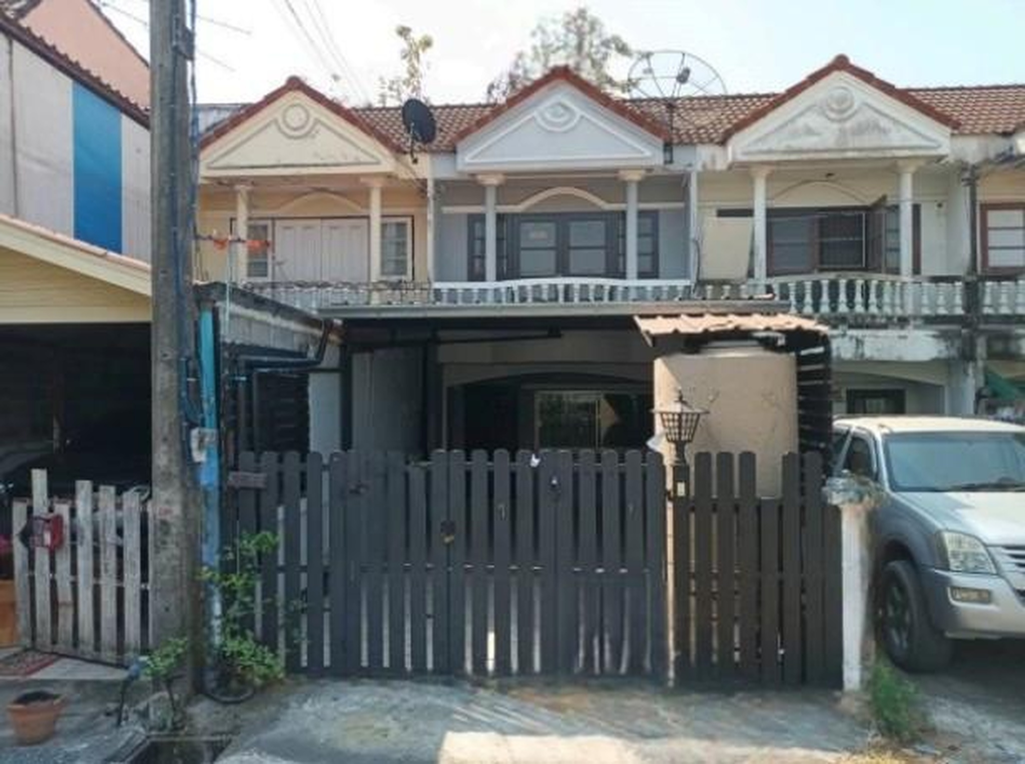 ทรัพย์สถาบันโดย GHB ทาวน์เฮาส์ สวนเกษตรคลอง 5