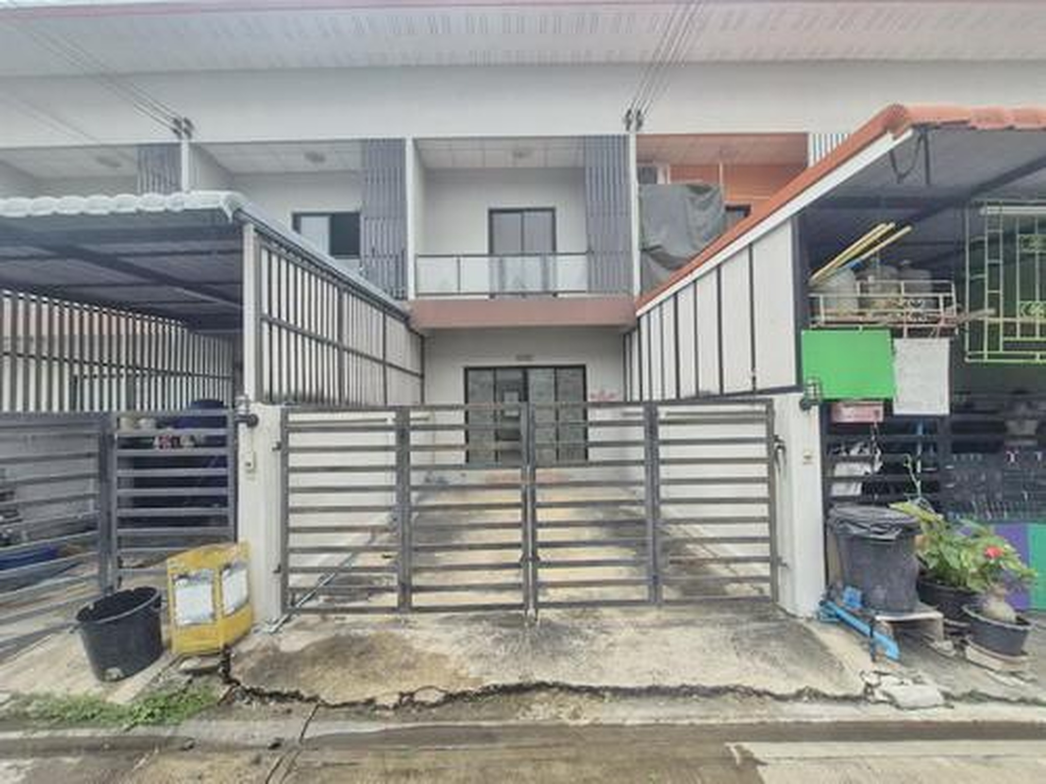 ทรัพย์สถาบันโดย GHB ทาวน์เฮาส์ ฉัตรไพลิน ลาดหลุมแก้ว (Chatrapailin Latlumkaew)