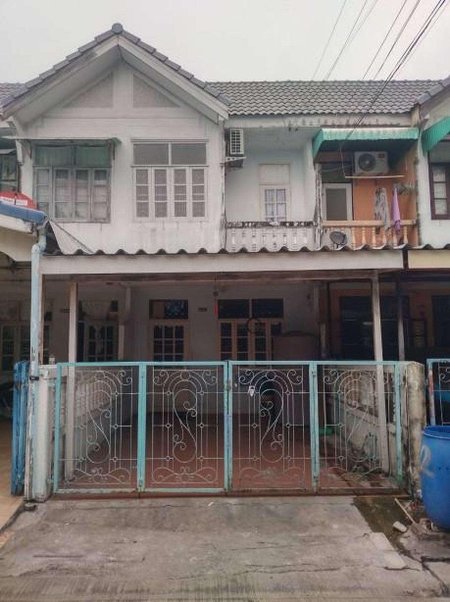 ทรัพย์สถาบันโดย GHB ทาวน์เฮาส์ อยู่เจริญ 4