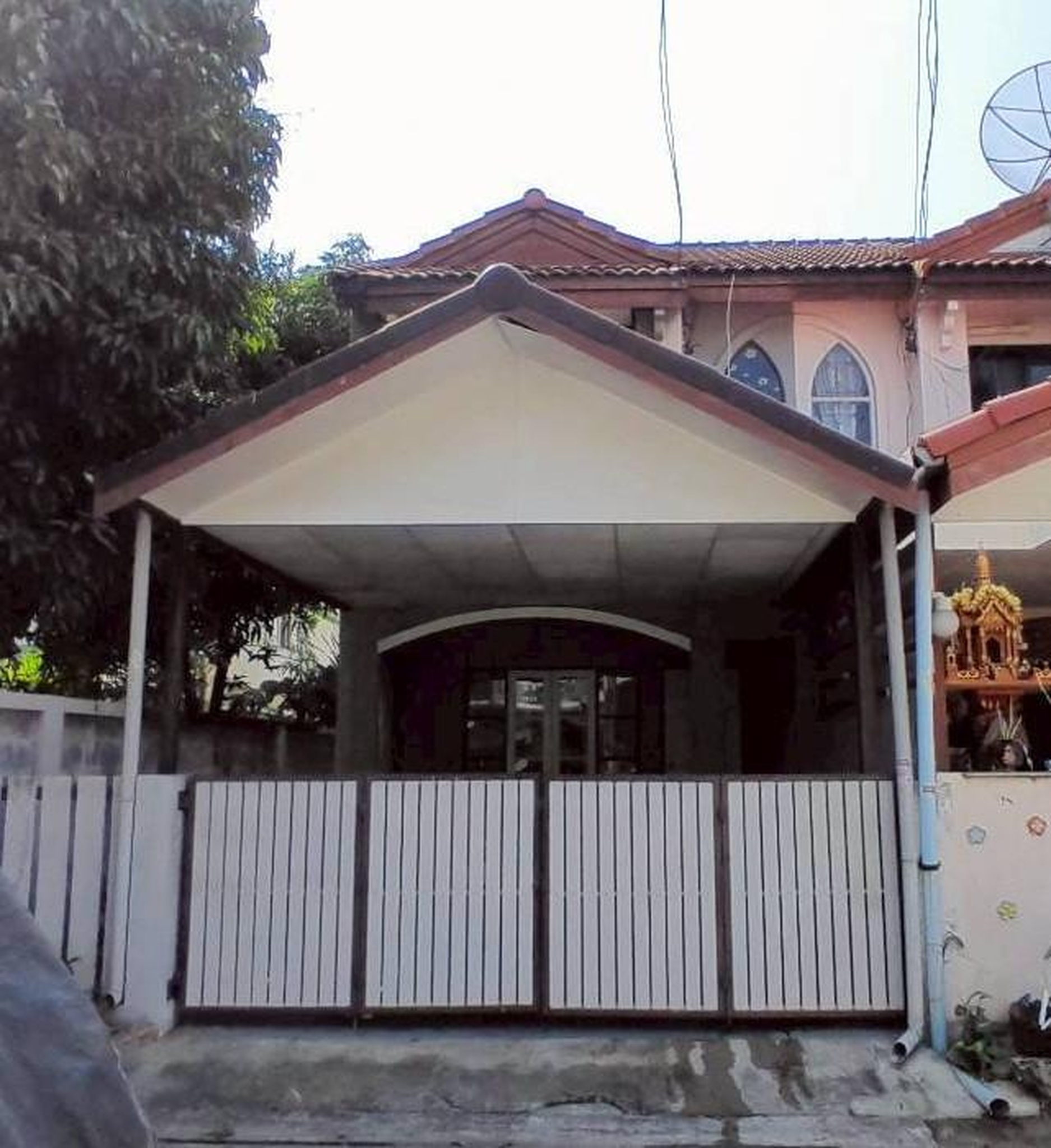 ทรัพย์สถาบันโดย GHB ทาวน์เฮาส์ สิรารมย์ (Sirarom Bangbuathong)